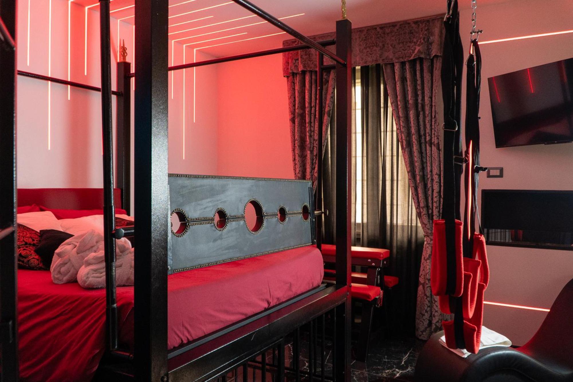 Luxury Bdsm Affittacamere *