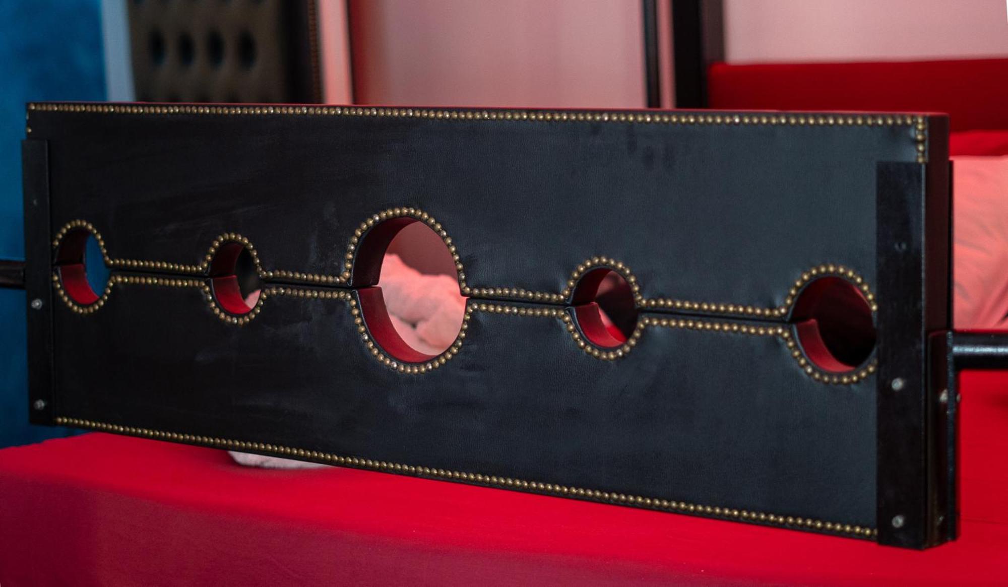 Luxury Bdsm Affittacamere *