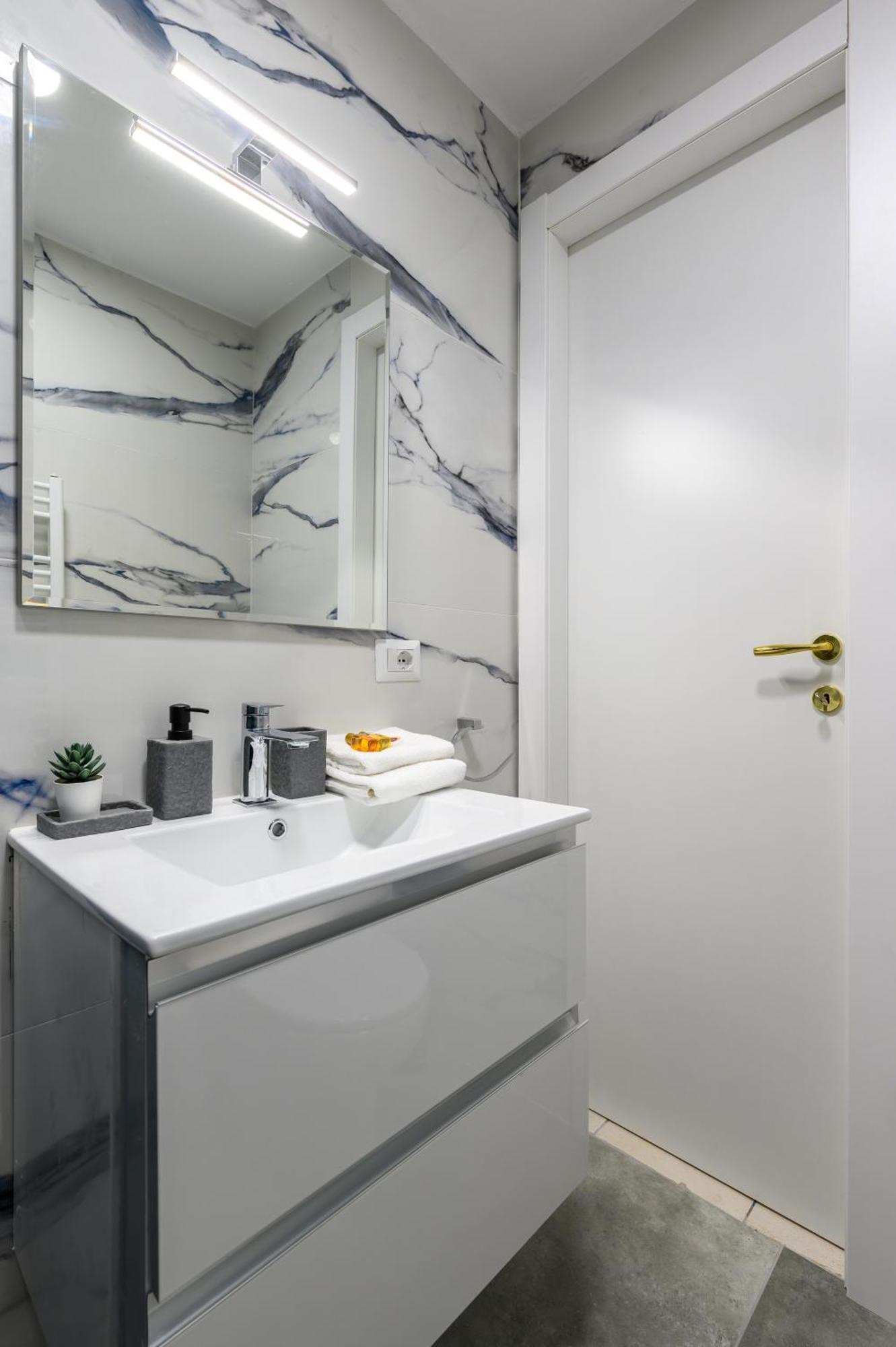 Hb Montebello Apartment