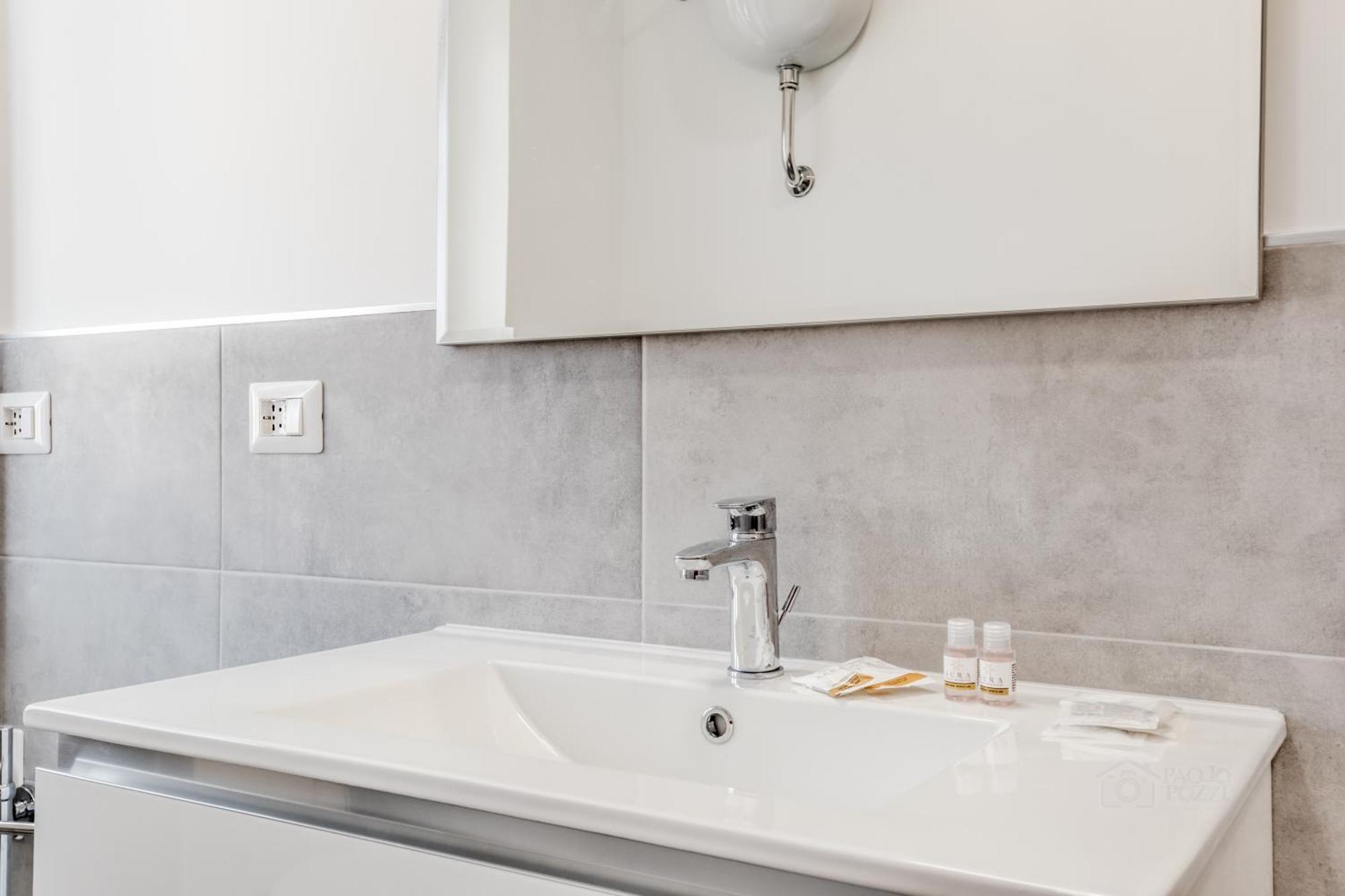Lodi's Temple Apartment Rome