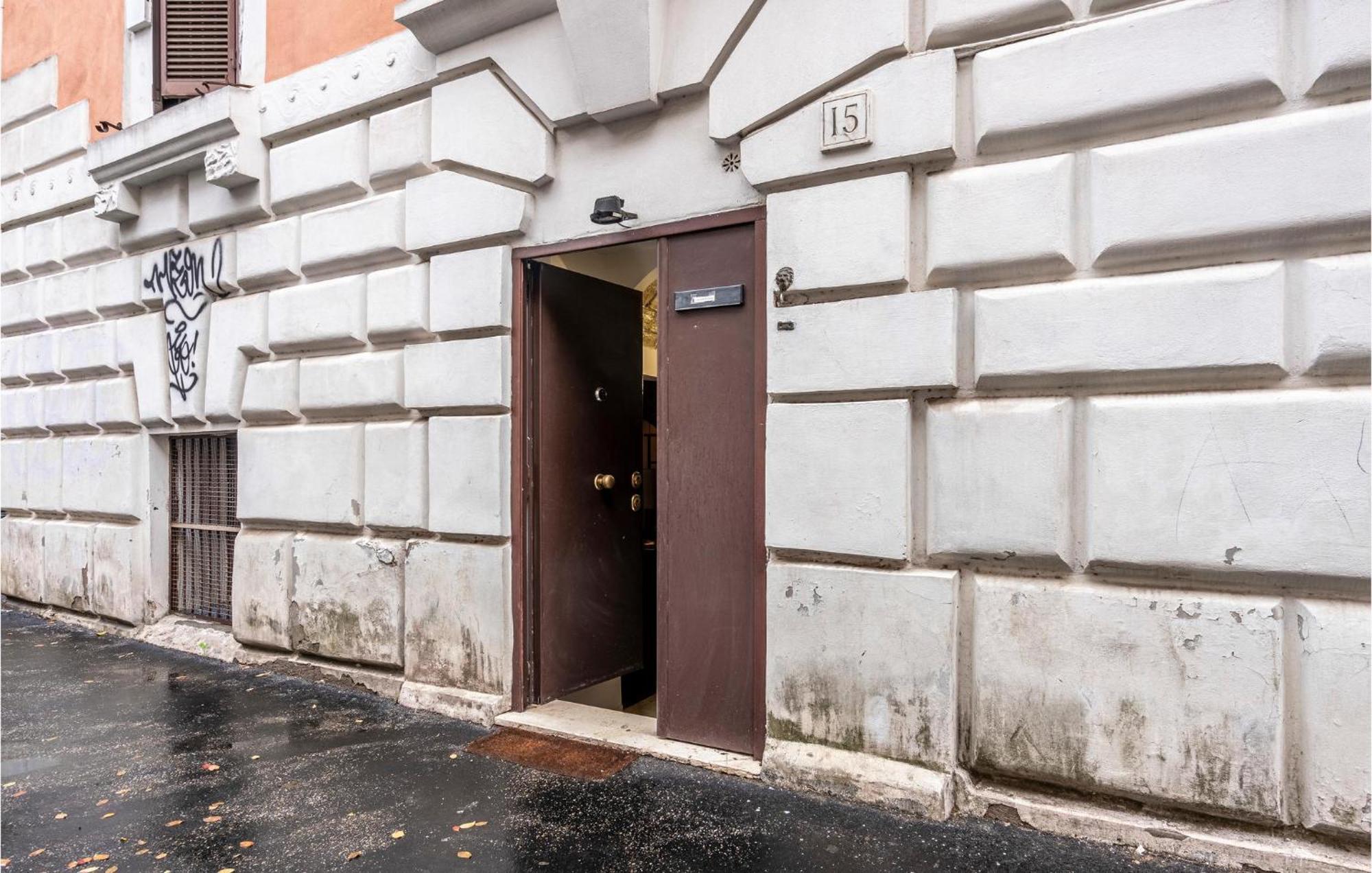 Amazing In With Kitchenette Apartment