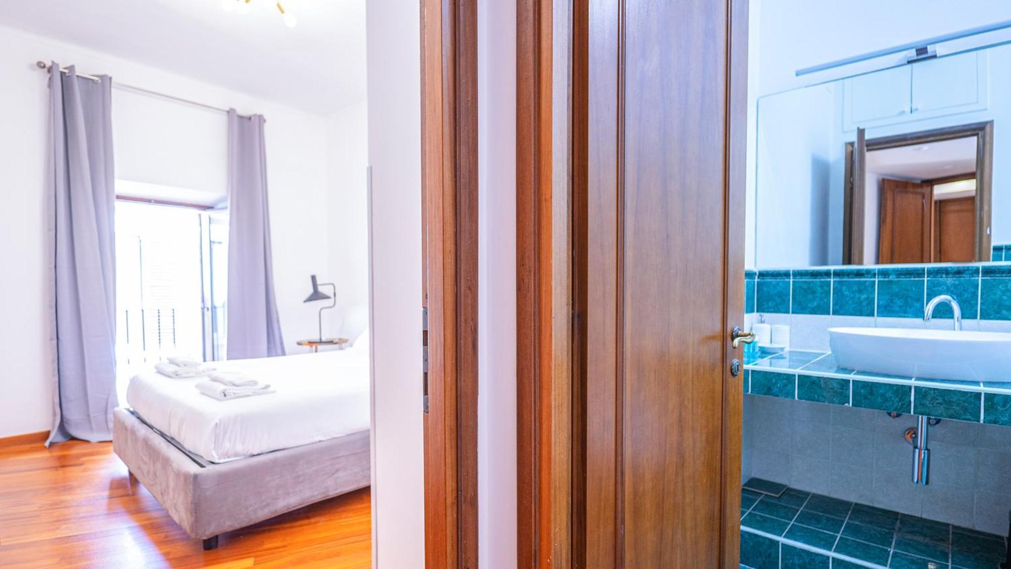Apartment Piazza Navona Elegant And Three-room