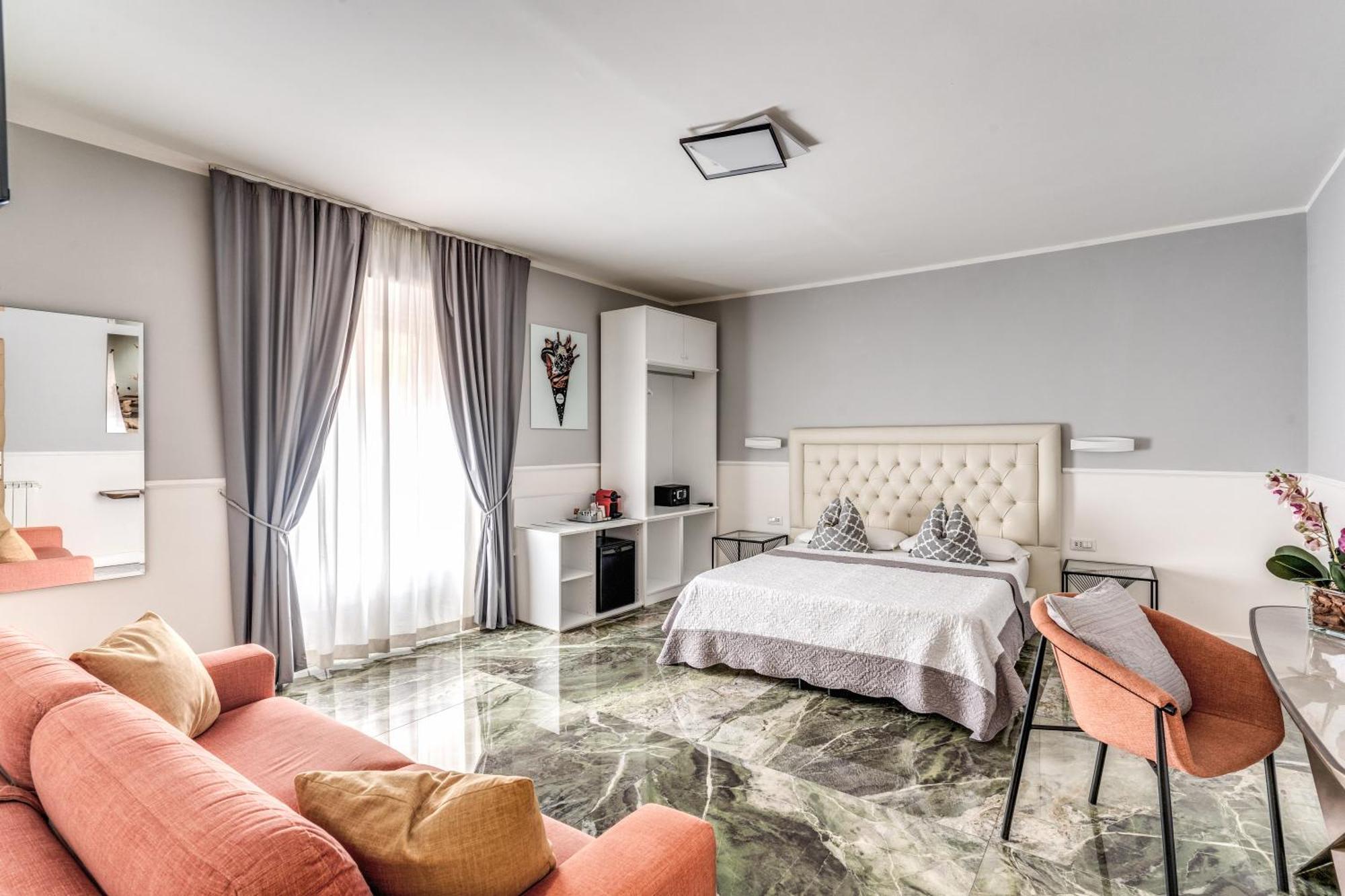 Spanish Step Dream Suites Guest house