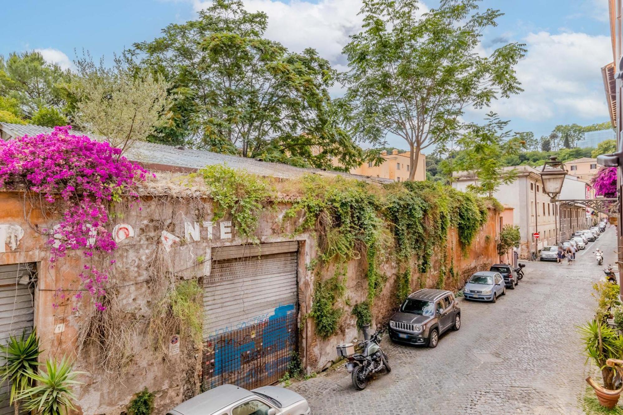 Sales In Trastevere Apartment *