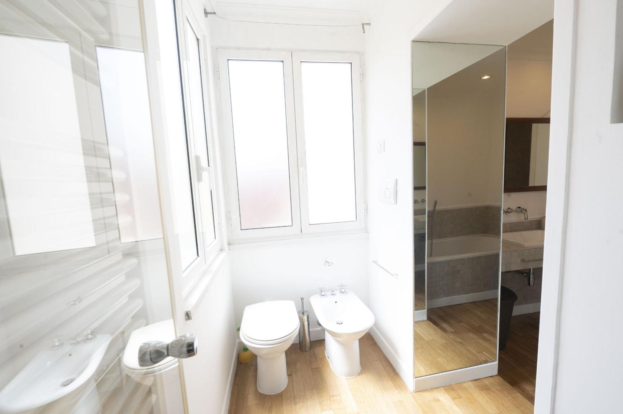 Bright And Lovely In San Lorenzo Apartment