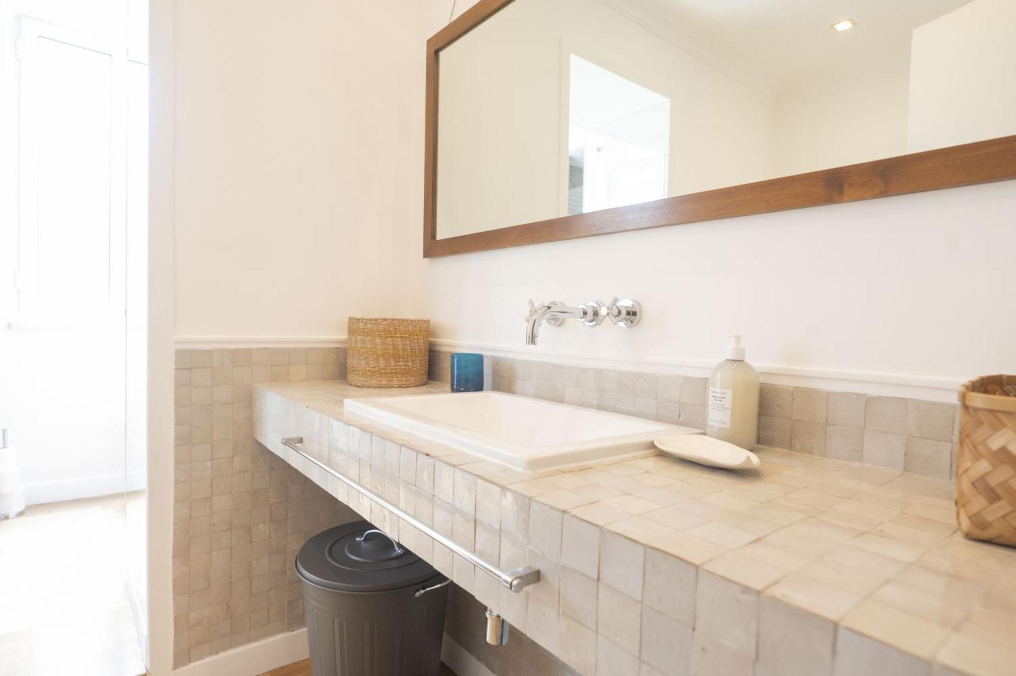 Bright And Lovely In San Lorenzo Apartment Rome
