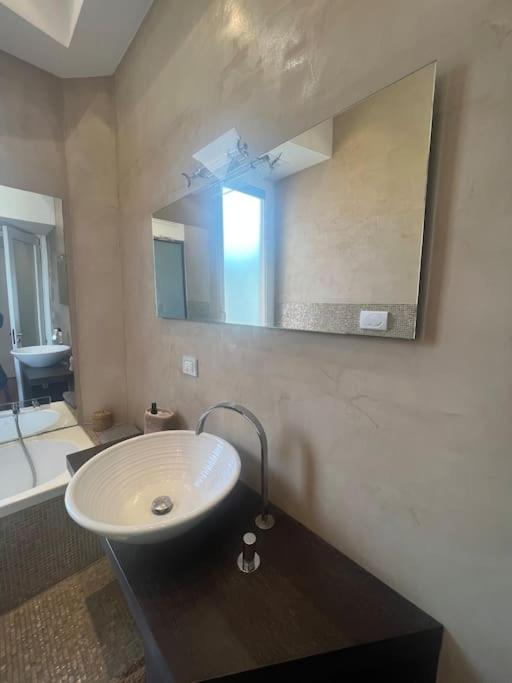 Cornelia Apartment *