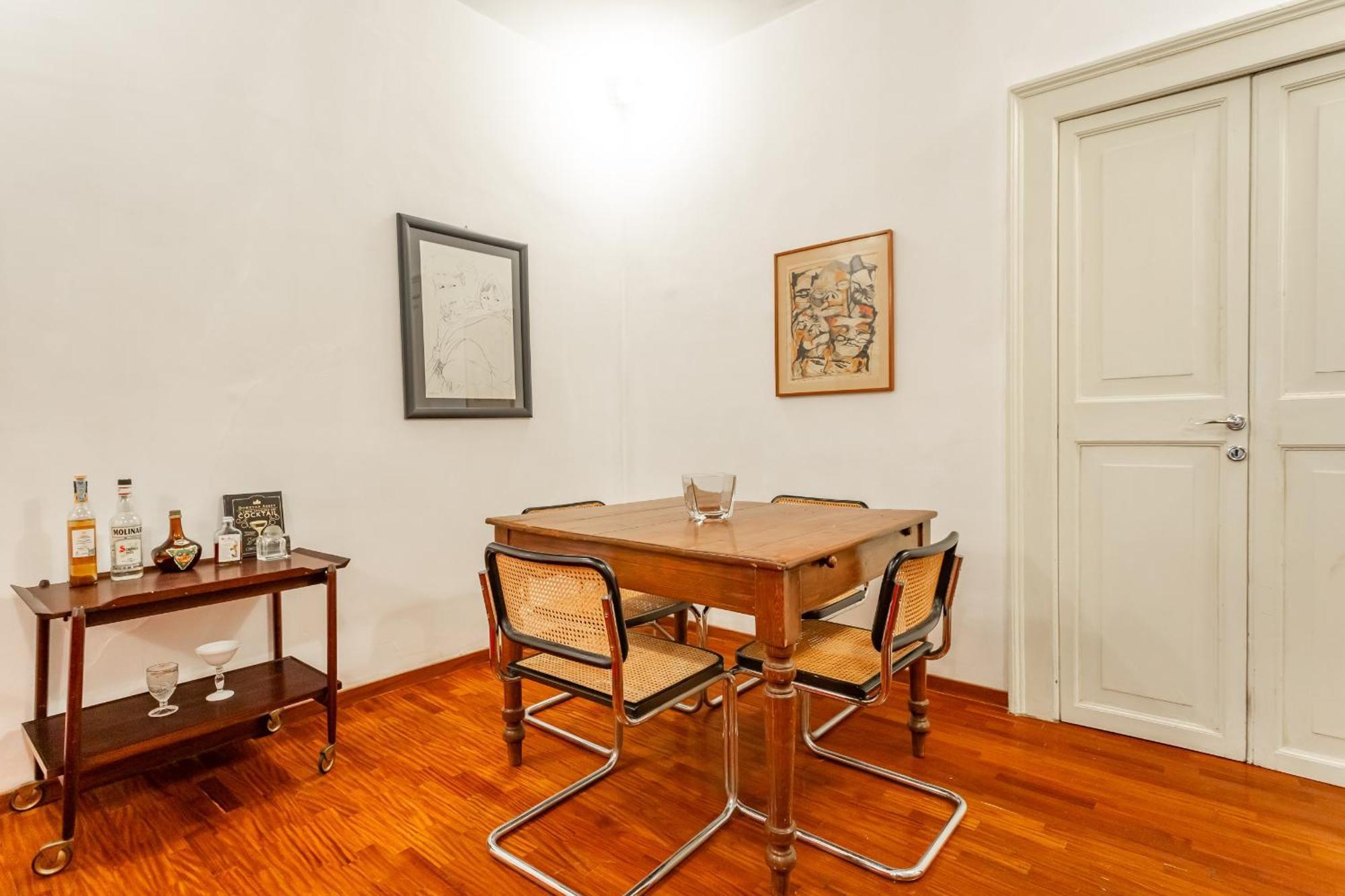 Spanish Steps Purple Retreat Apartment