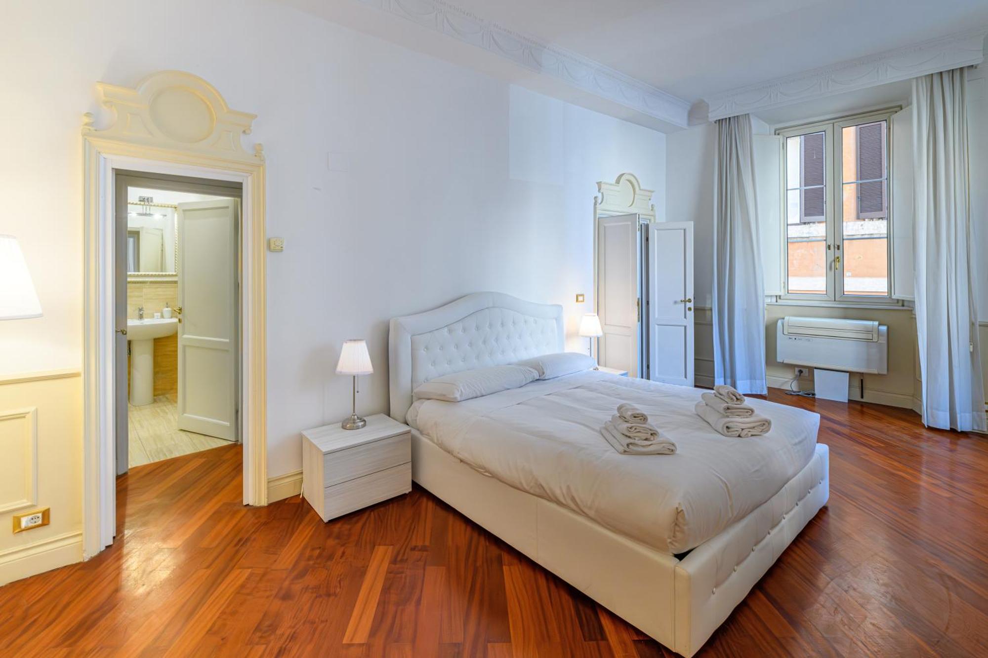 Center - Pantheon Apartment *