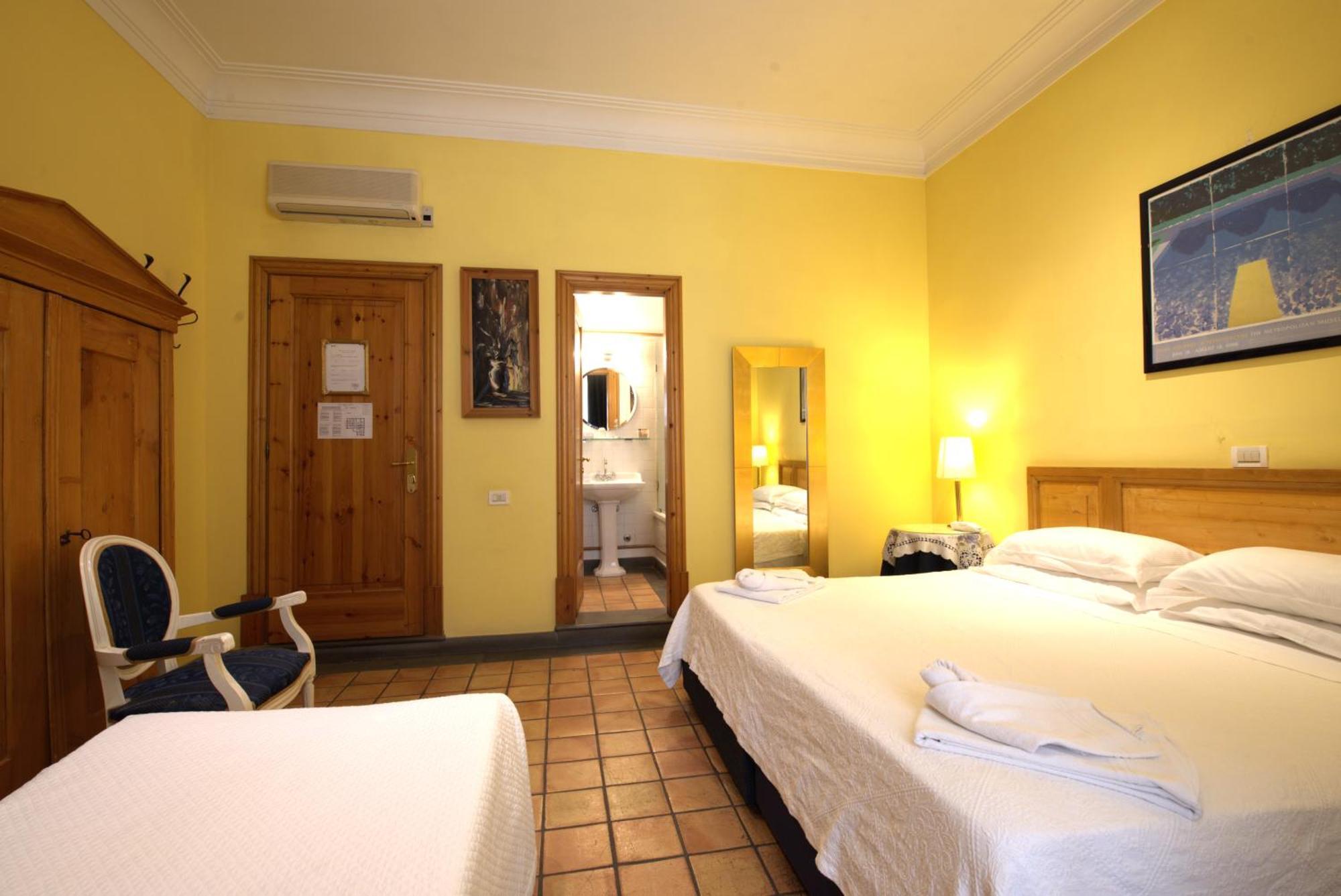 Hotel Cairoli 4*