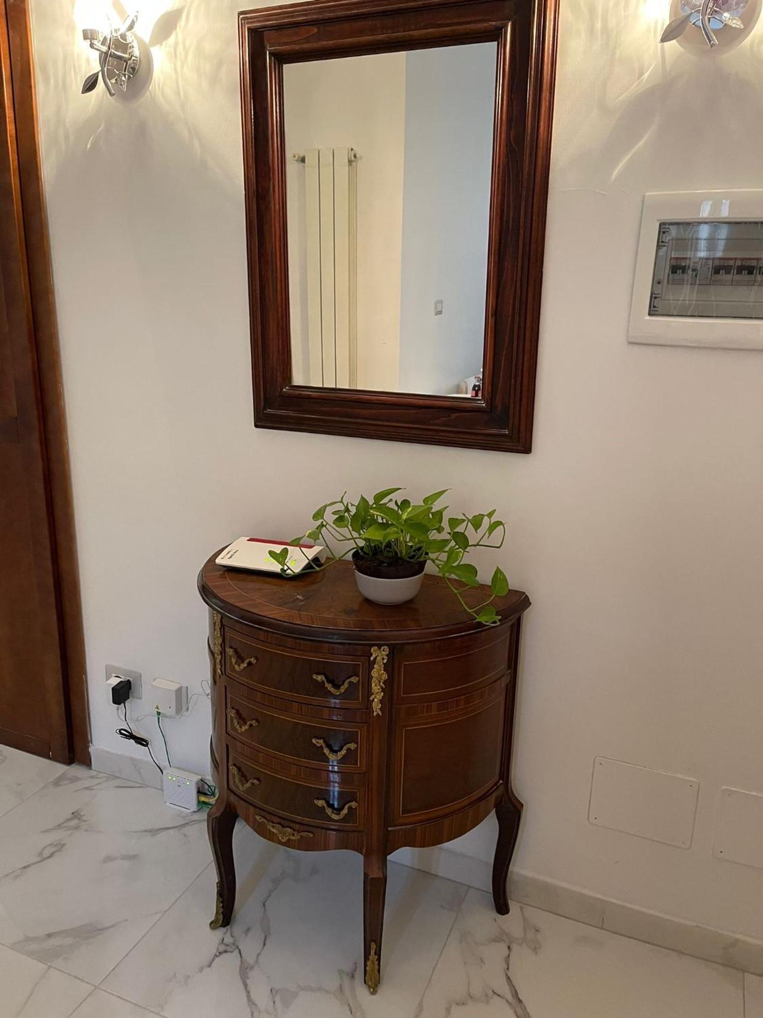 Apartment Flowers In Rome