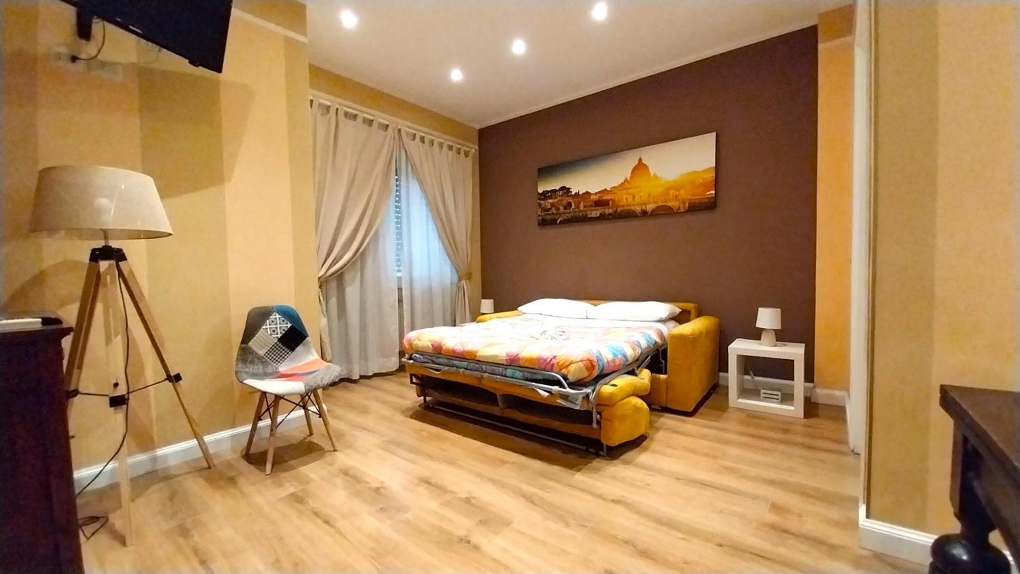 With Balcon Apartment Rome