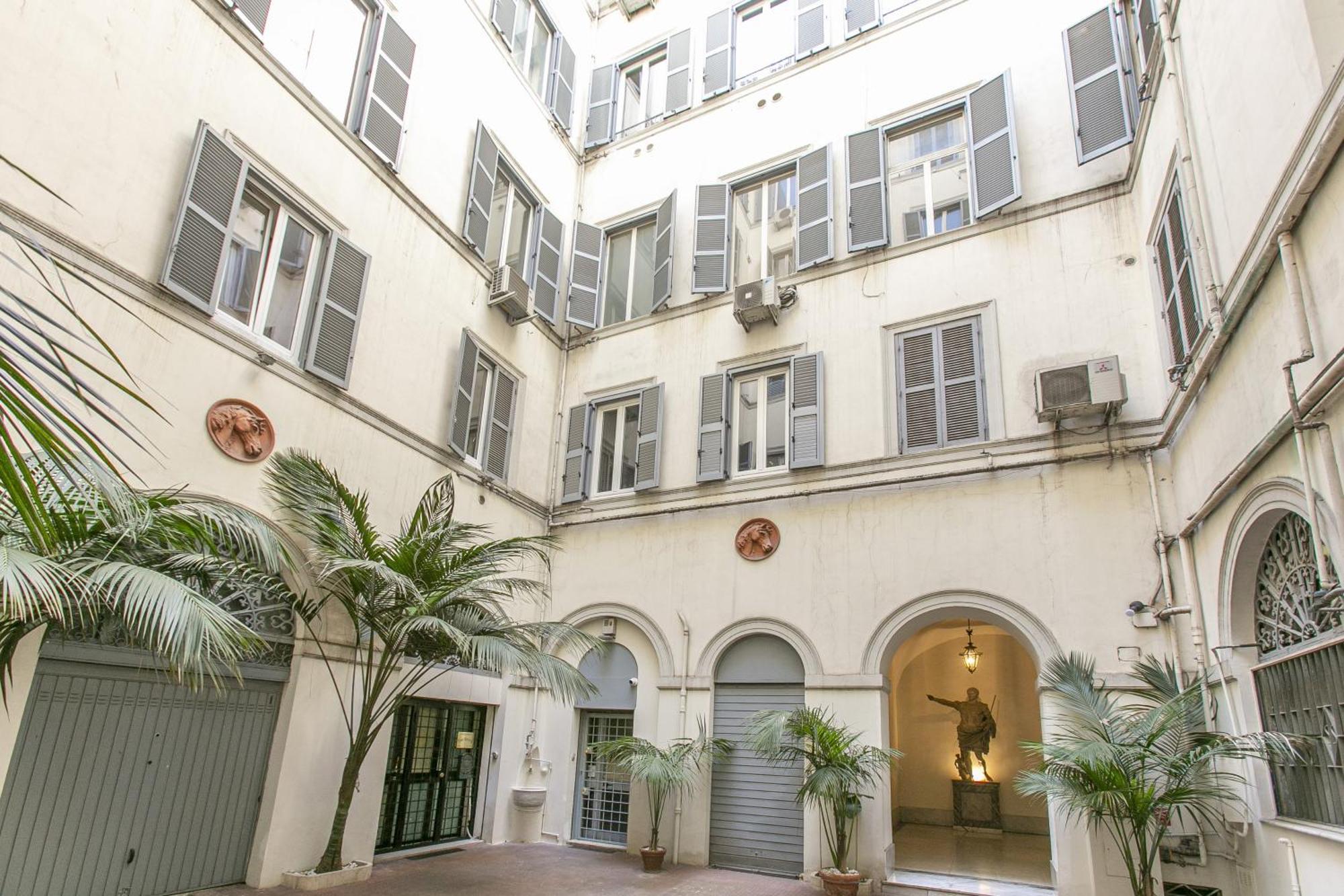 Attico Nel Cuore Di Con Box Privato Per Auto Apartment