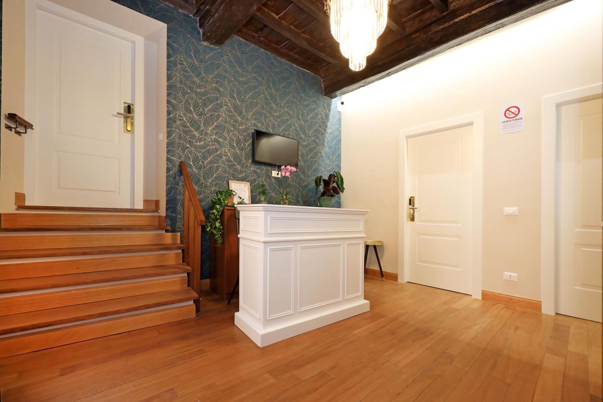 Guest house Golden Pantheon *