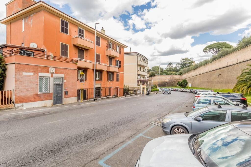 Vatican House Entire With 2 Bedrooms & Wi-fi, Just Steps From The Vatican! Rome