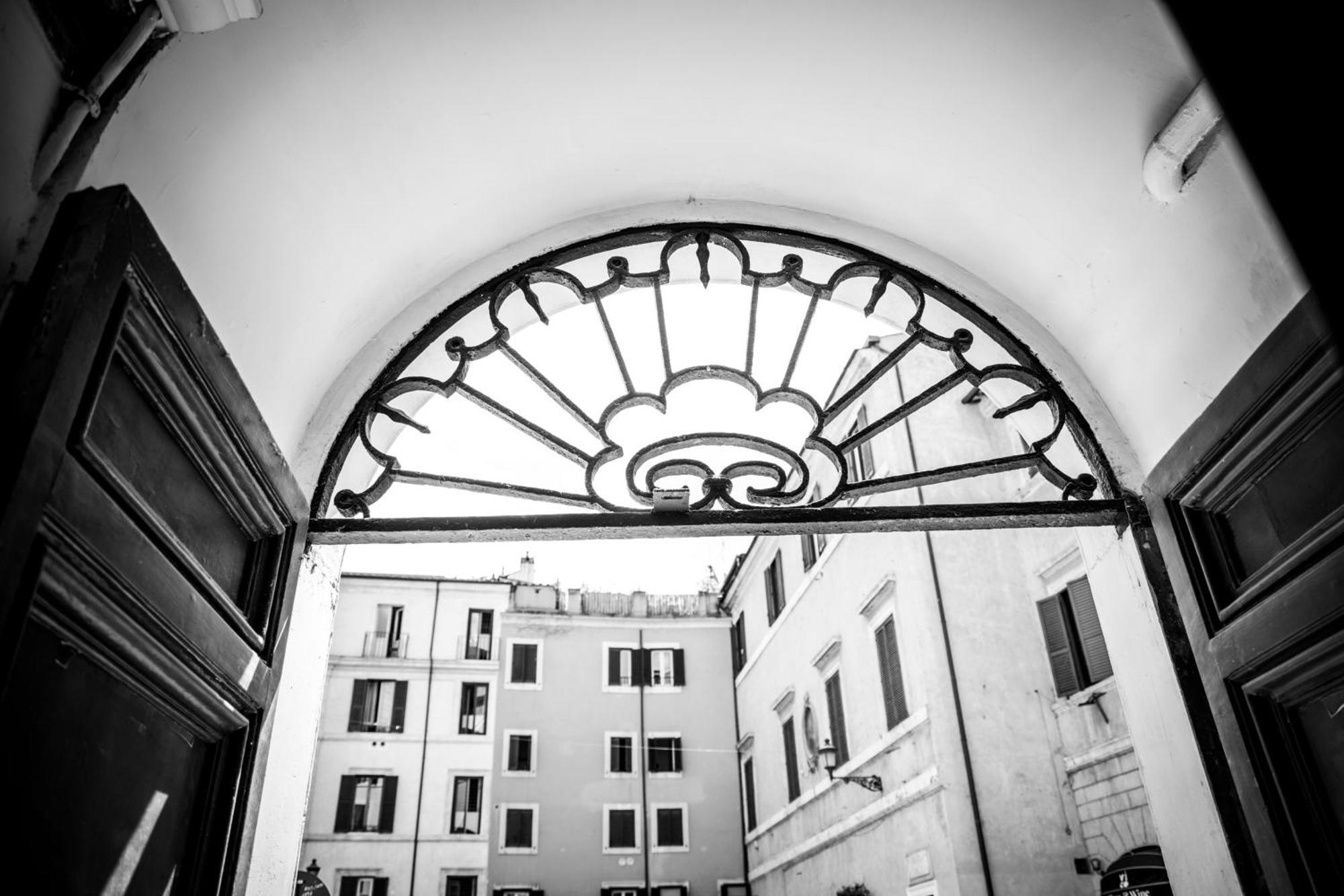 Mh Luxury Pantheon Apartment