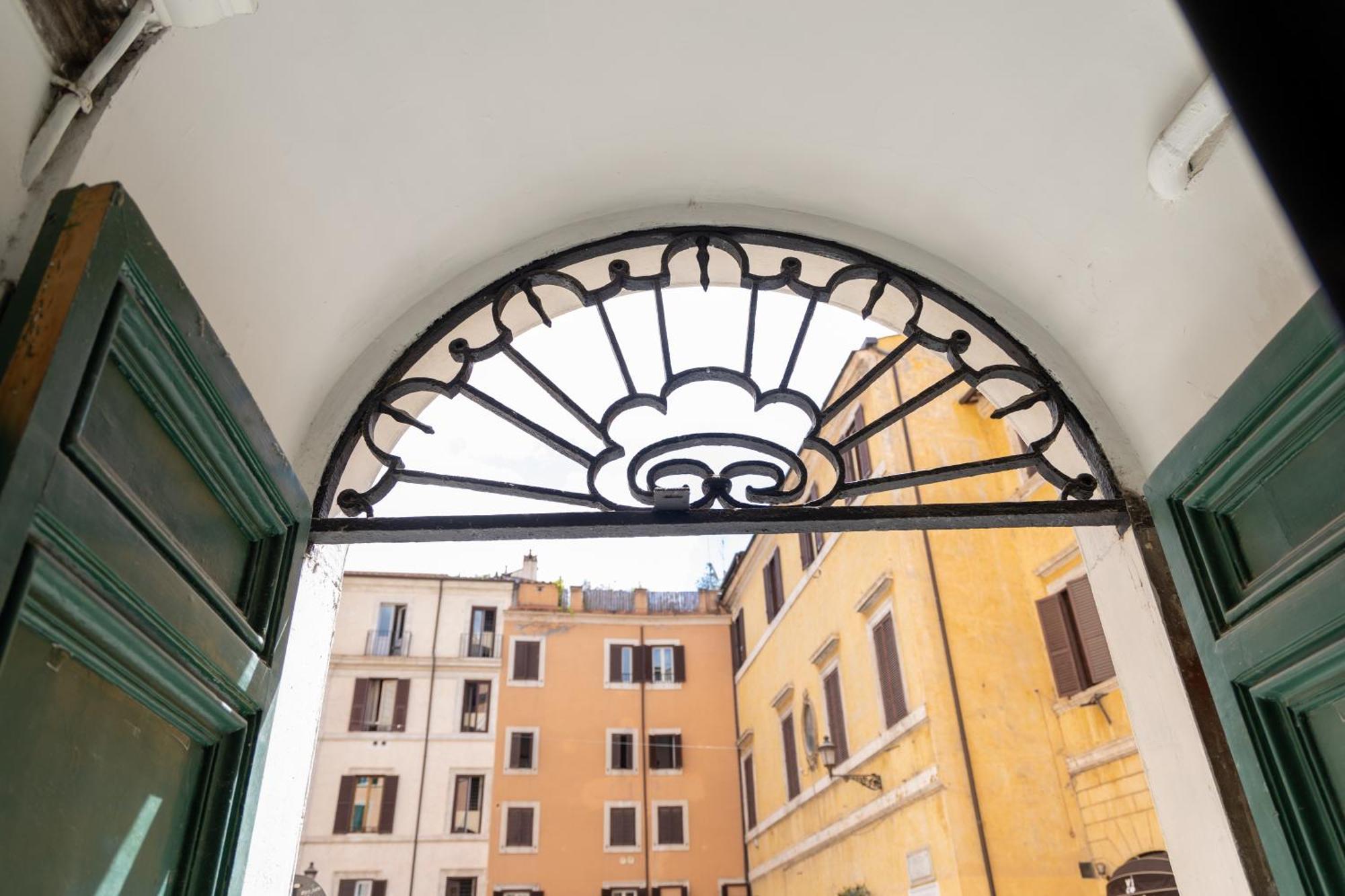 Mh Luxury Pantheon Apartment