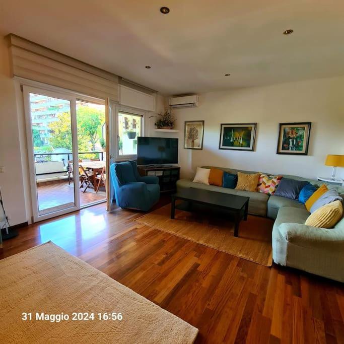 Domus Vincentis Eur -space&light - Center In 20min Apartment