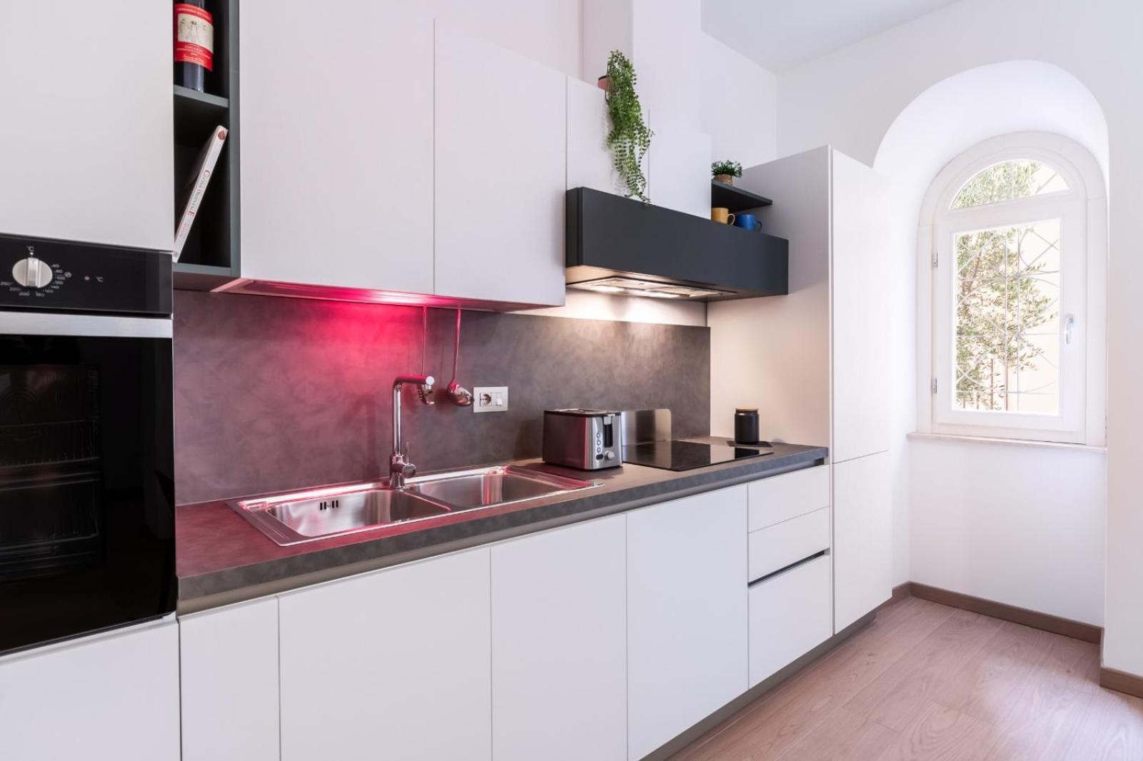 Exclusive In The Centre Of 203 Apartment Rome