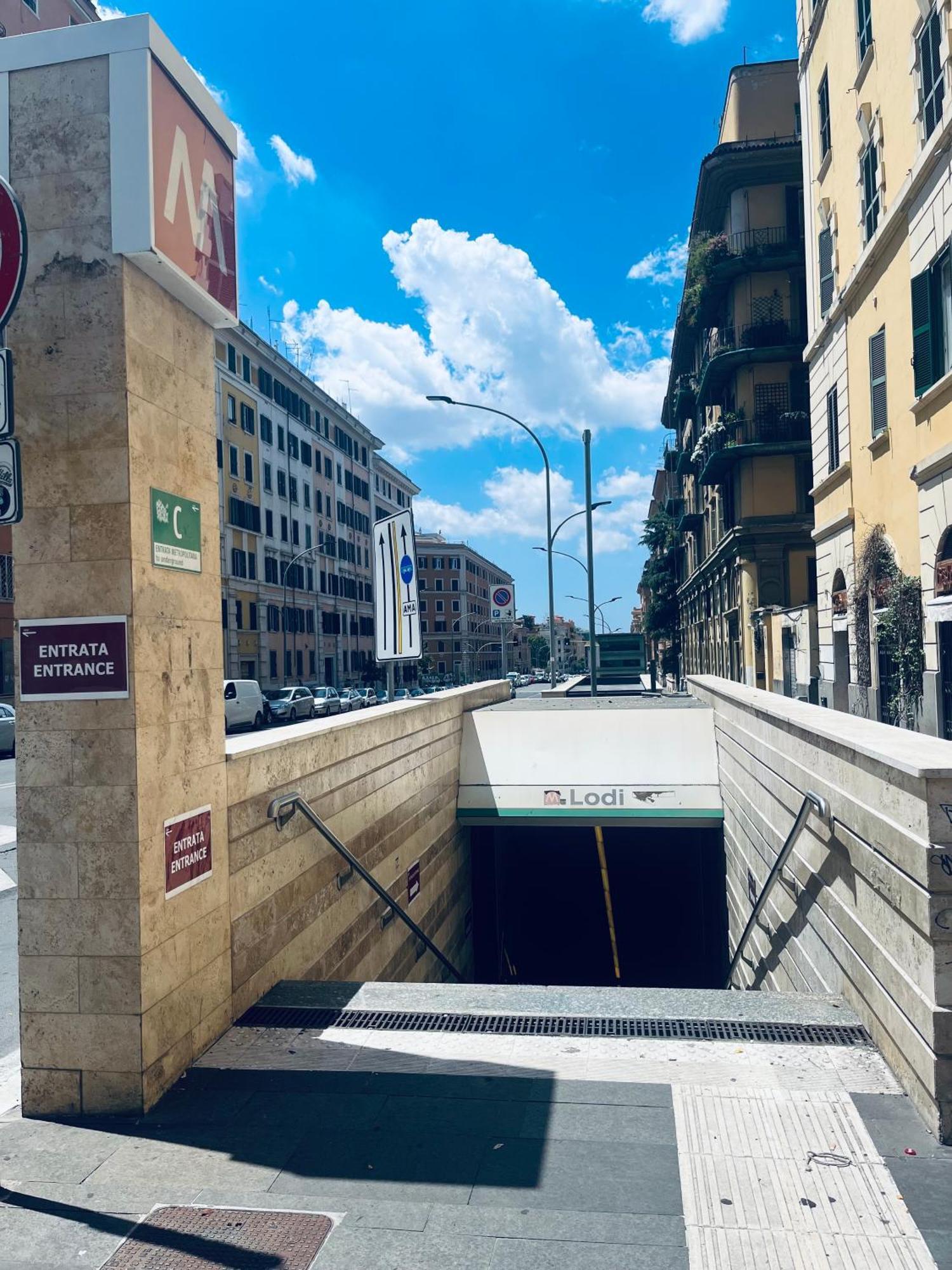 Apartment San Giovanni Metro Lodi Rome