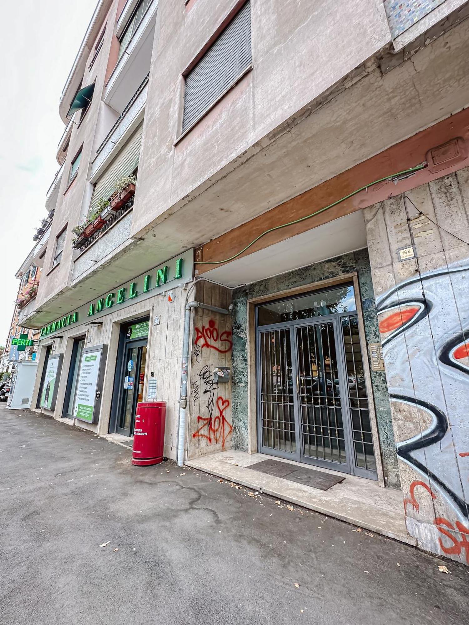 Cozy - Metro Garbatella & Wi-fi Guest house *
