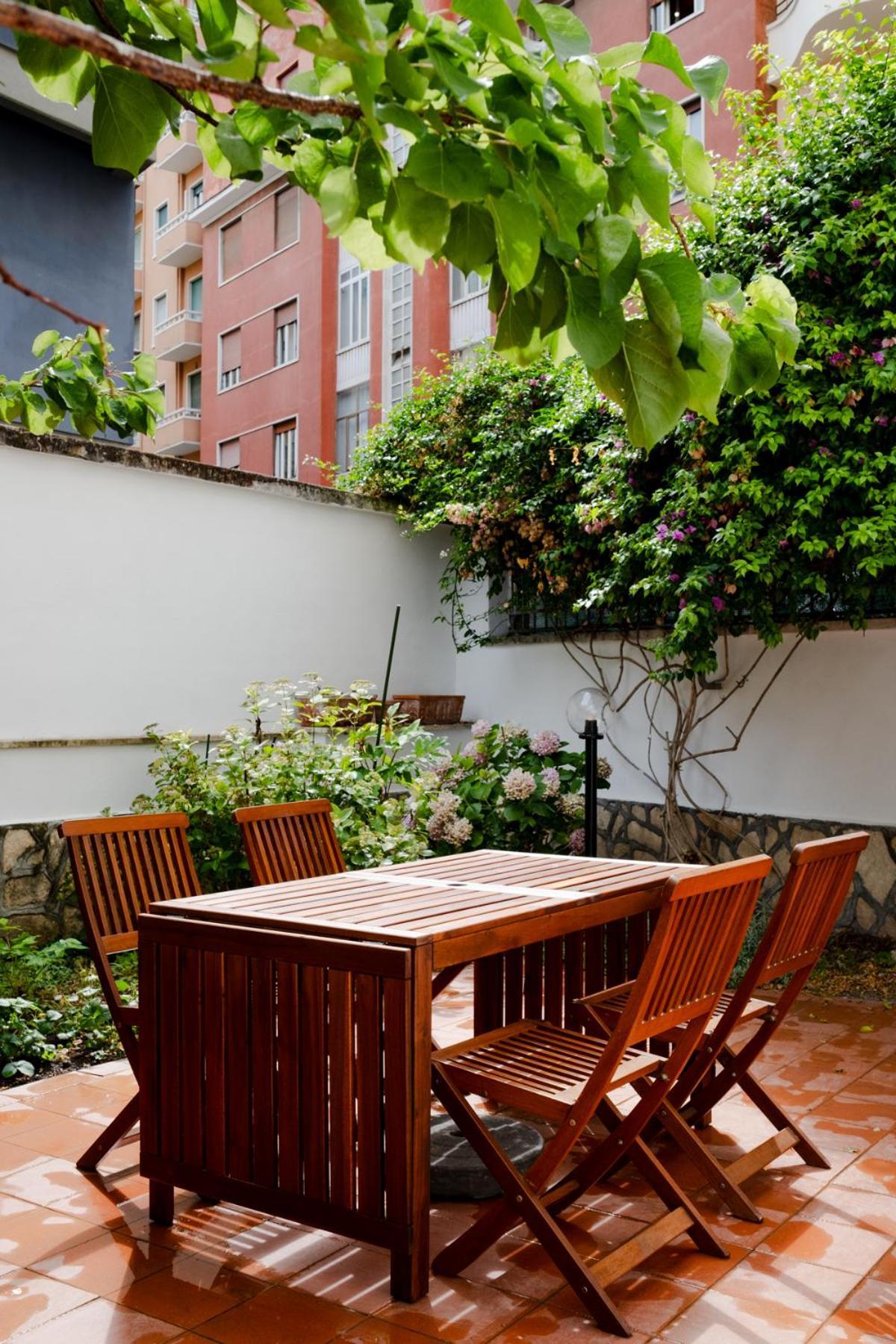 Francesco Terrace - Piazza Bologna, *