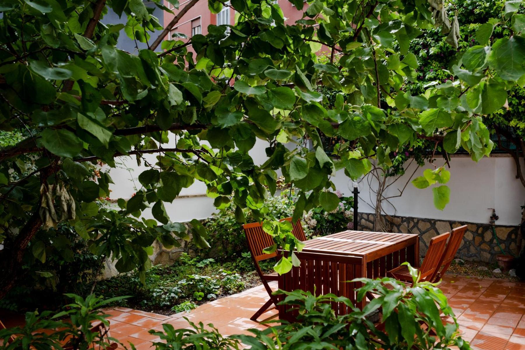 Francesco Terrace - Piazza Bologna, *