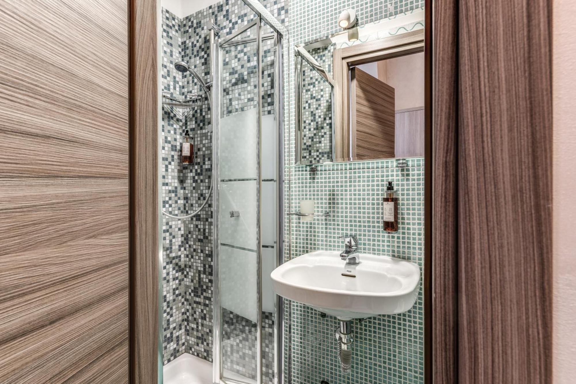 Centro Cavour 3* Rome