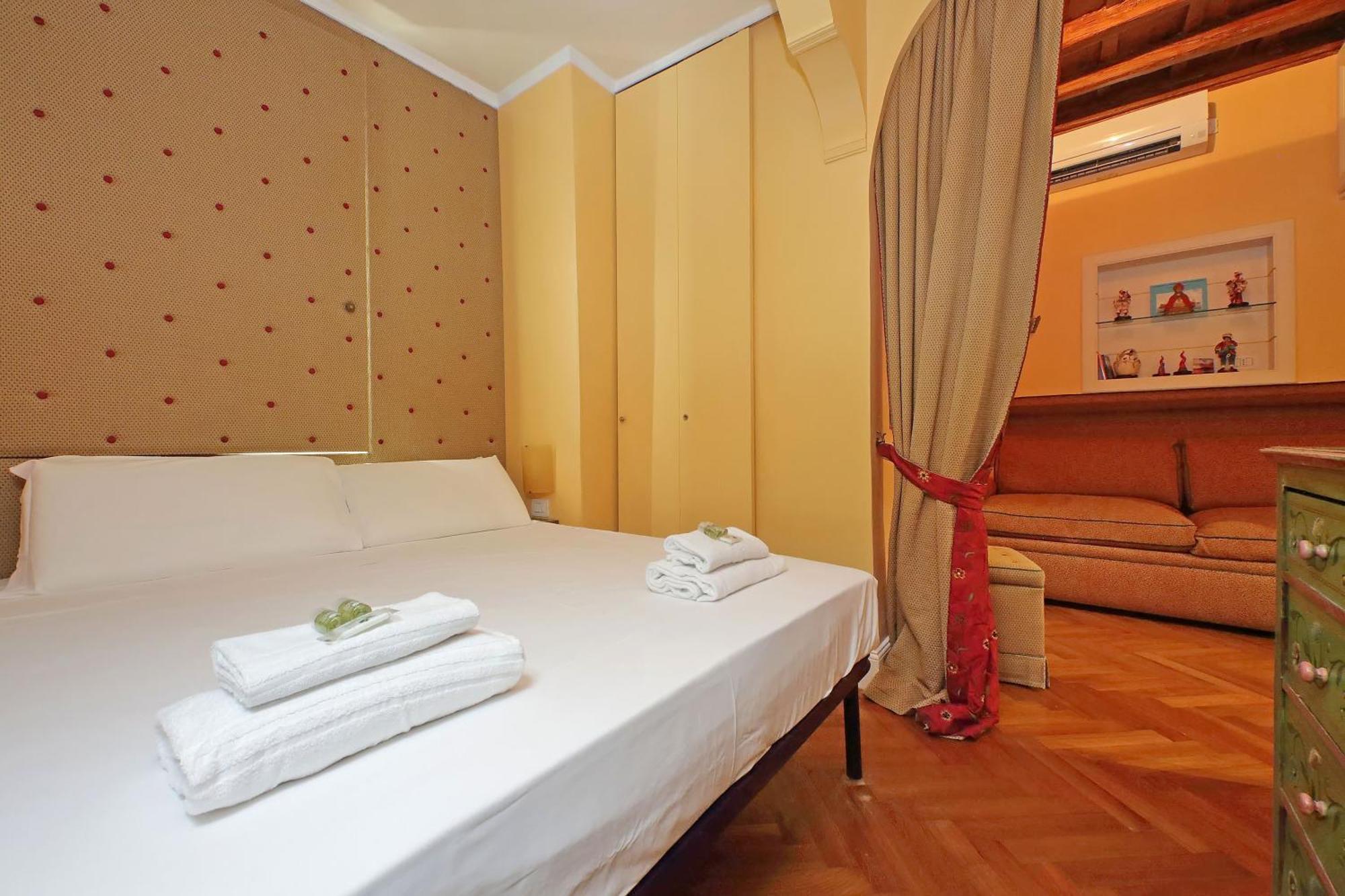Pantheon Luxury Apartment