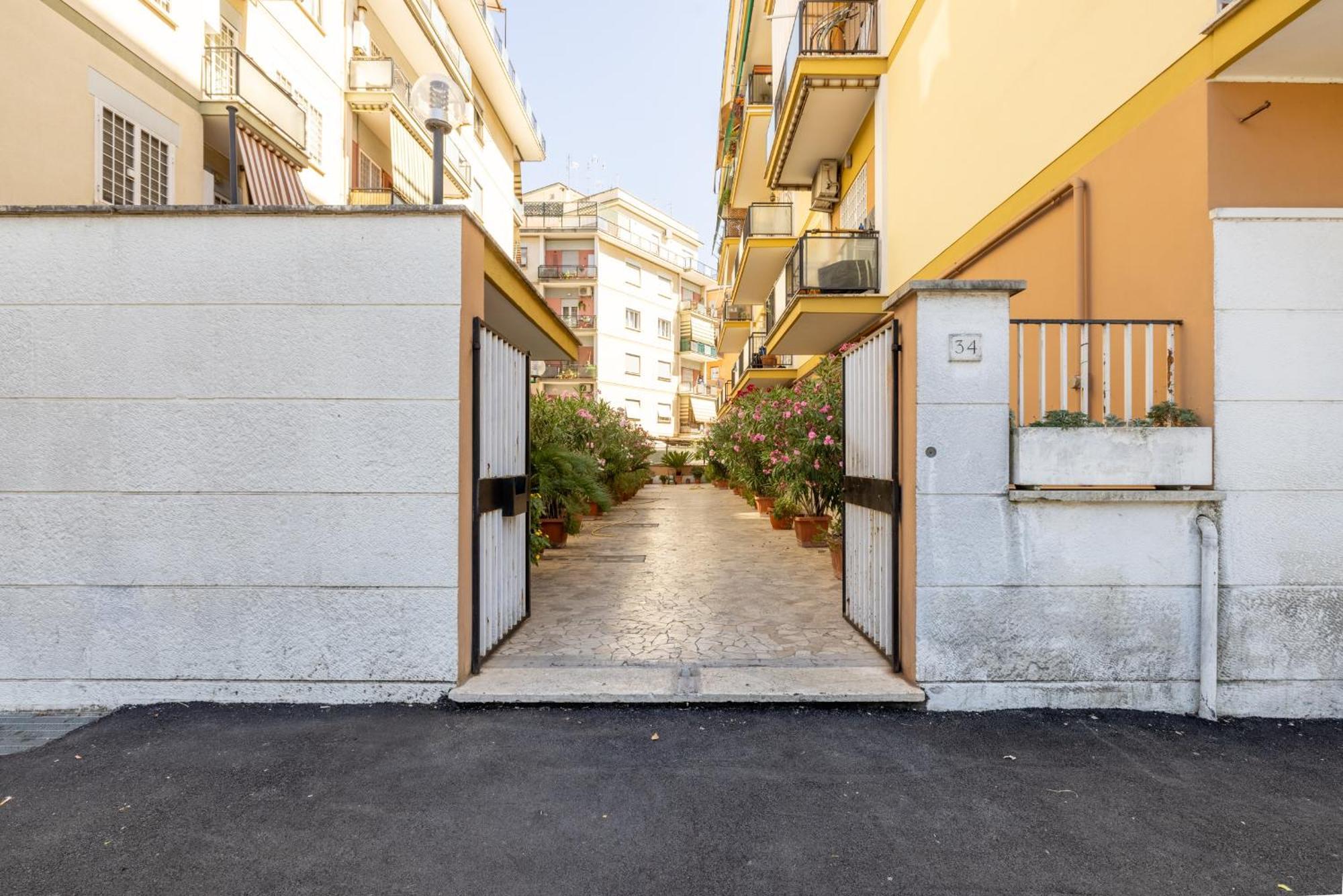 Aurelia Dream With Terrace Rome