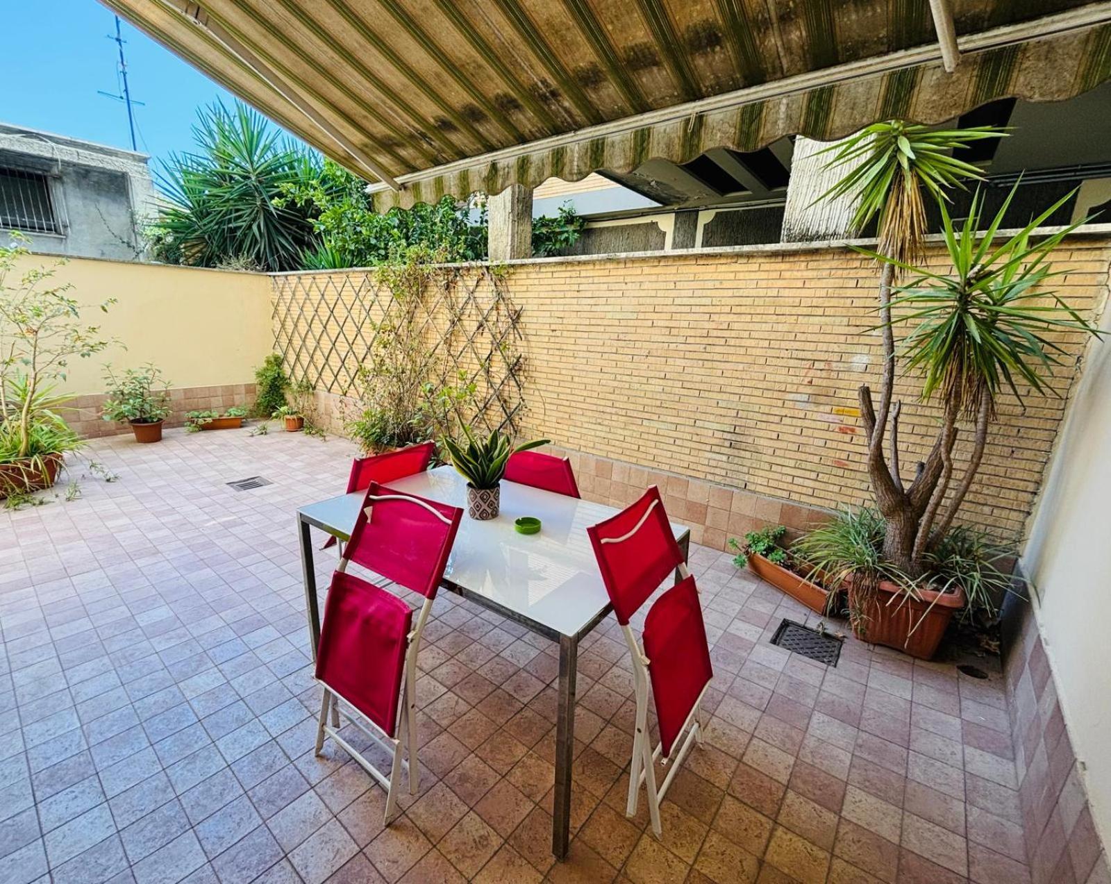 Apartment Flowers In Rome