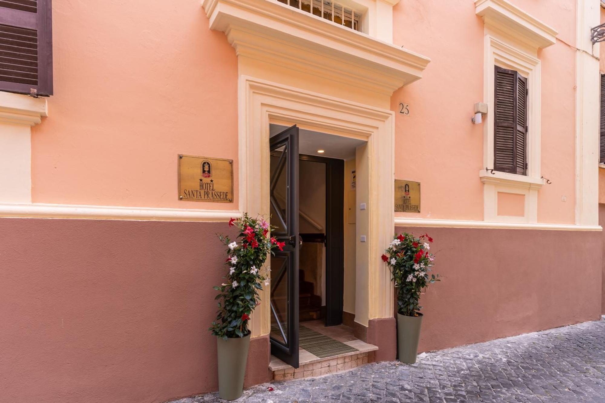 Santa Prassede Hotel 2*