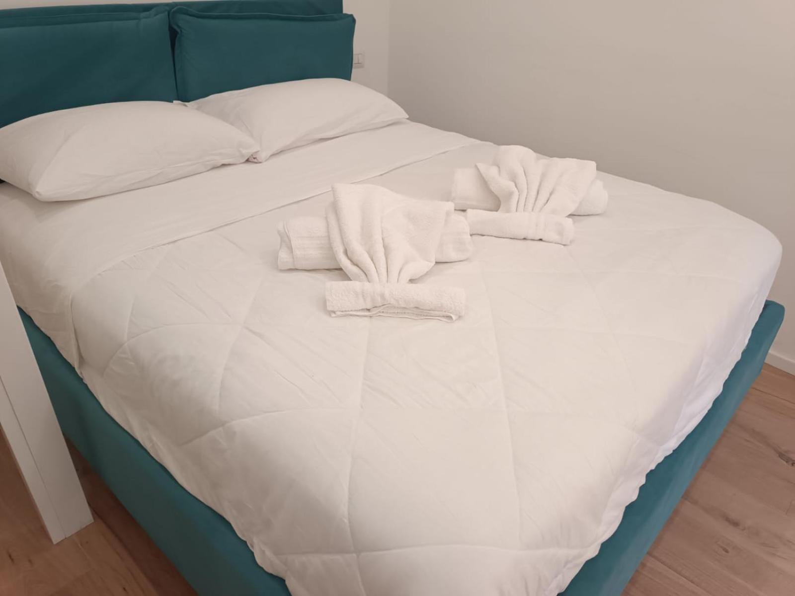Pm 34 Viale Imperatore Guest House - 50 Mt From Metro San Paolo *