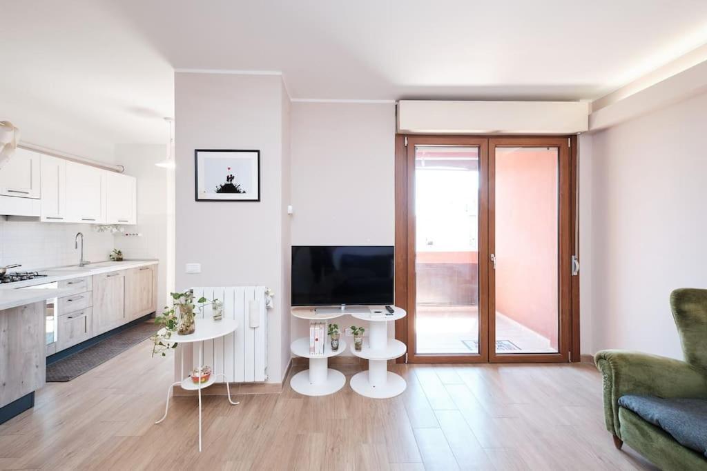 Porta Di Roma, Moderno Luminoso Con Wi-fi E Ac Appartamento Roma
