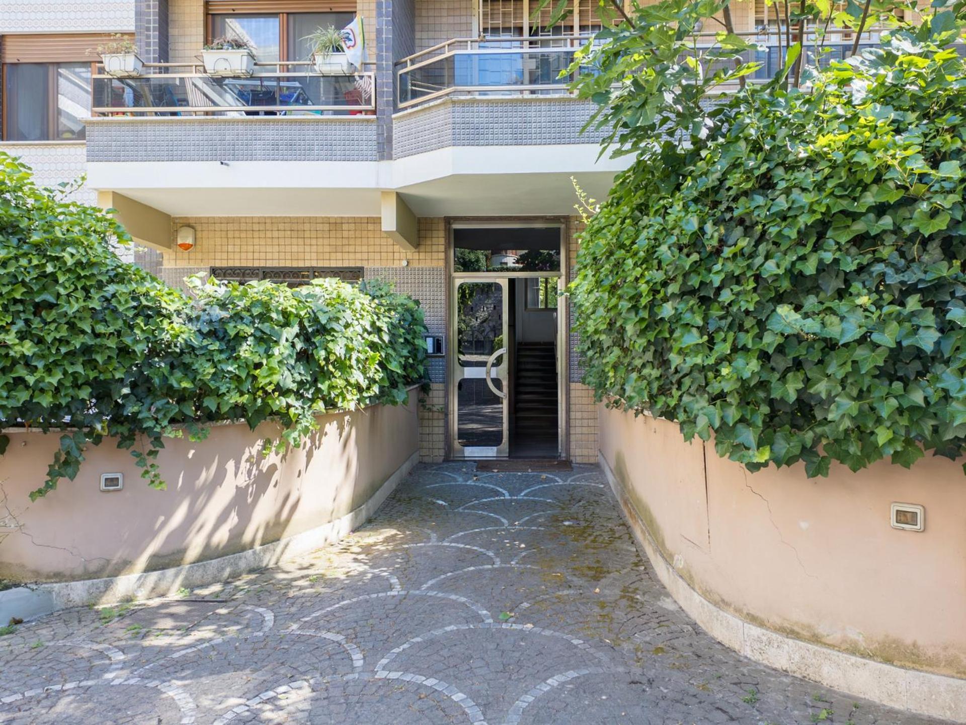 The Rent - Spacious Flat A Stone's Throw From The Vatican Apartment *