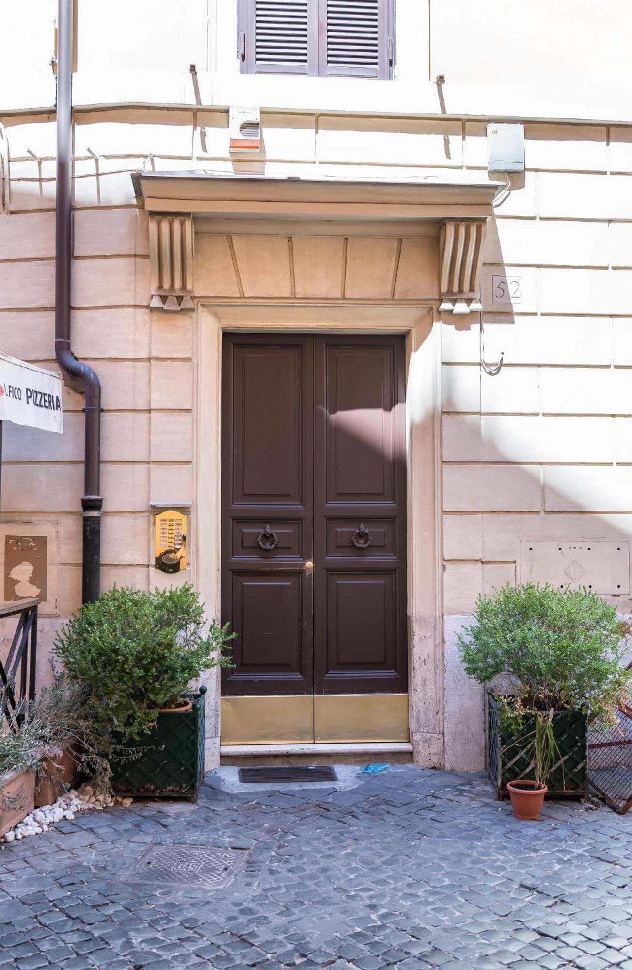 Via Di Montegiordano