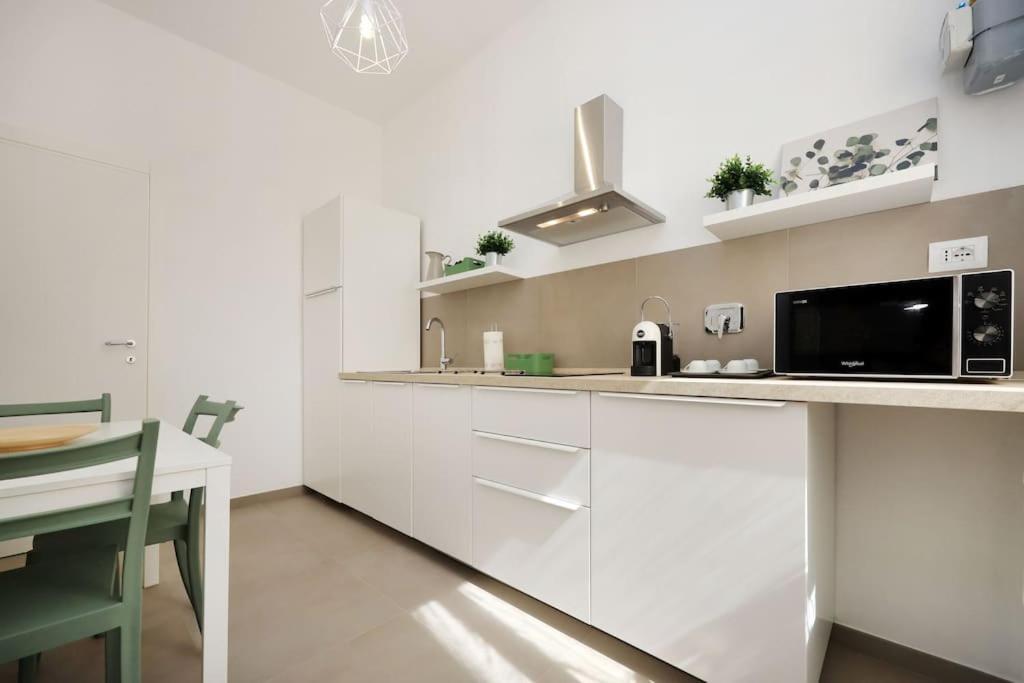 Apartment Basilica San Paolo Nuvola Eur Modern