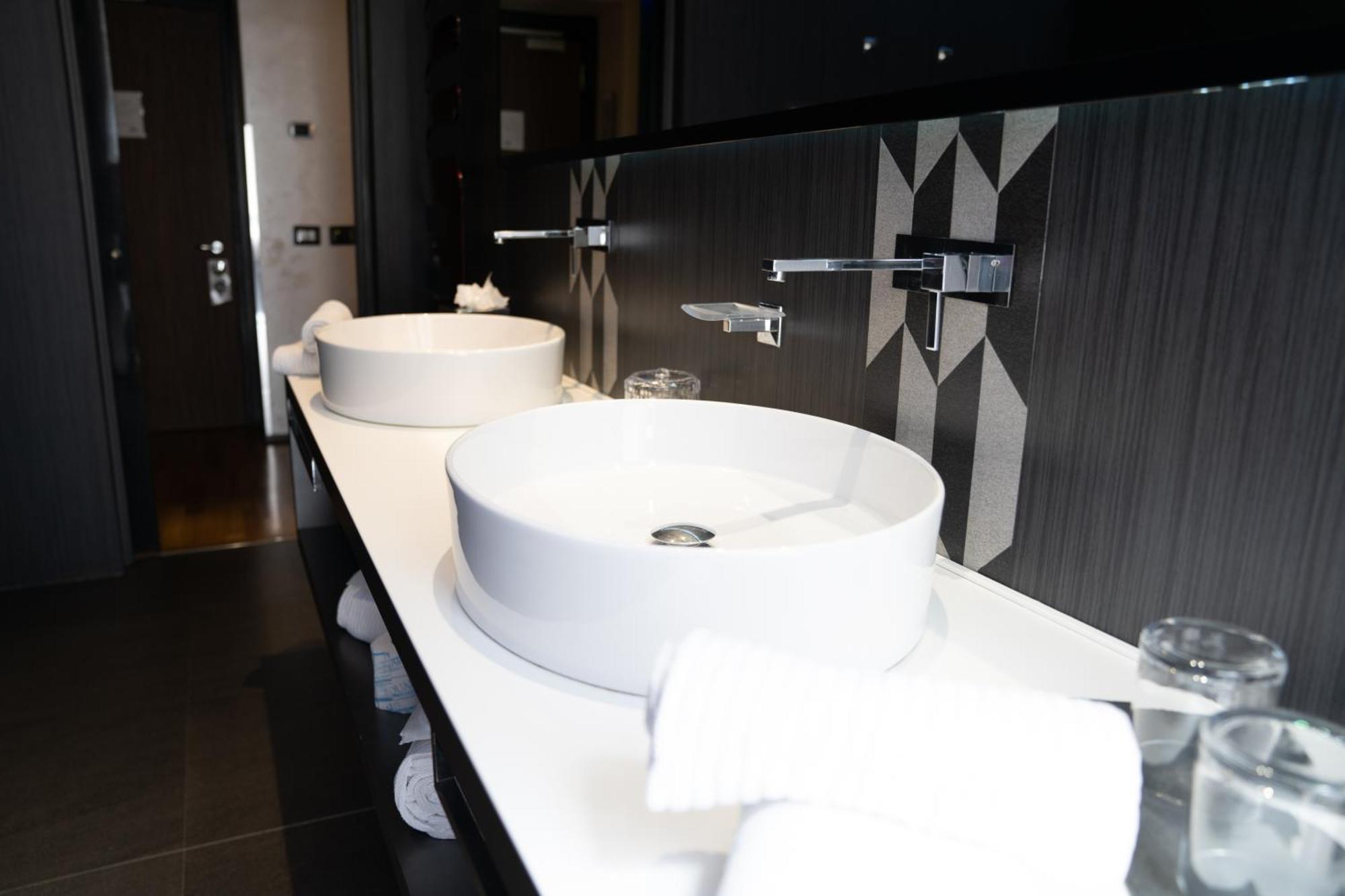 Divina Luxury Hotel 4*