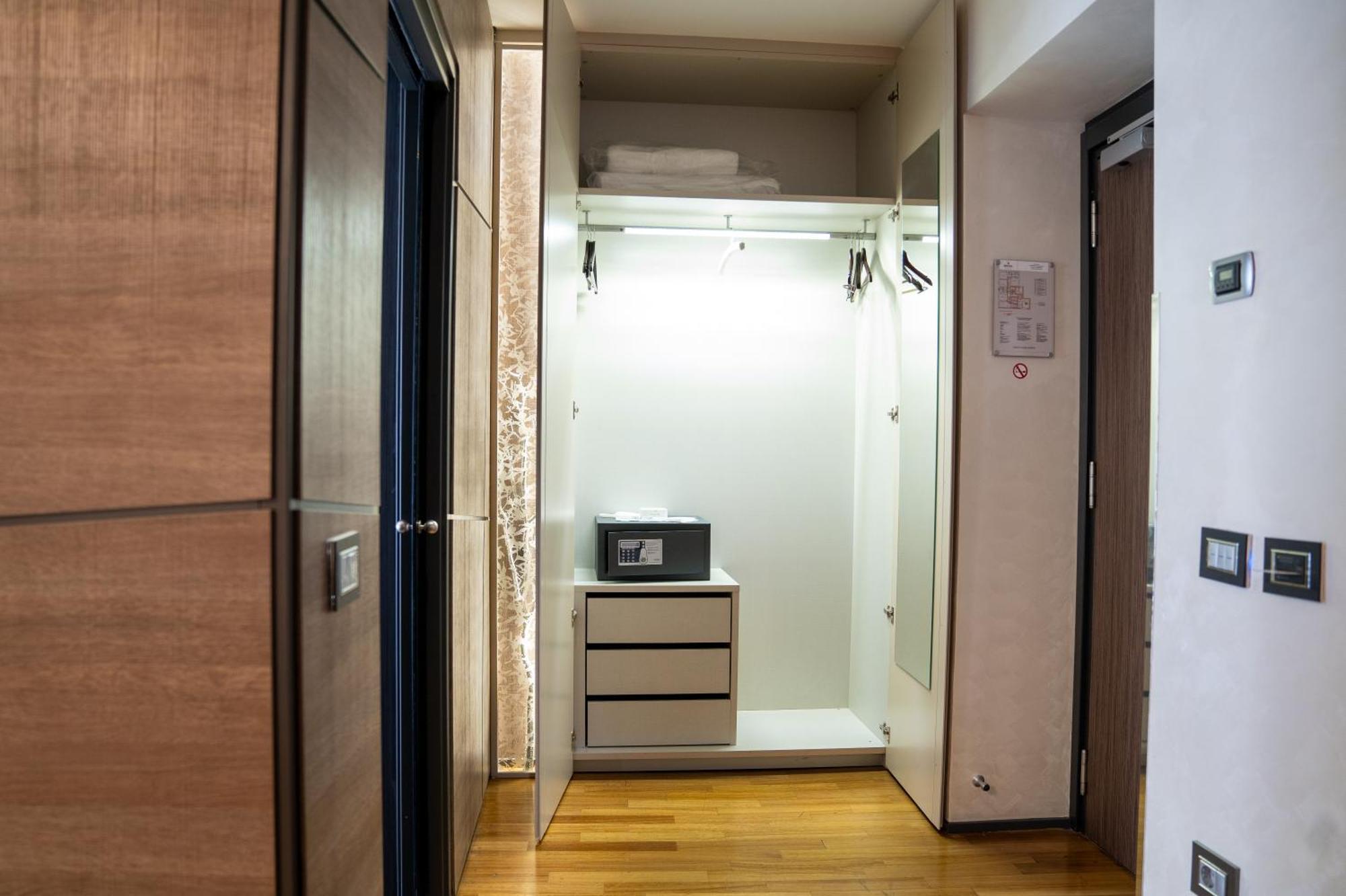 Divina Luxury 4*