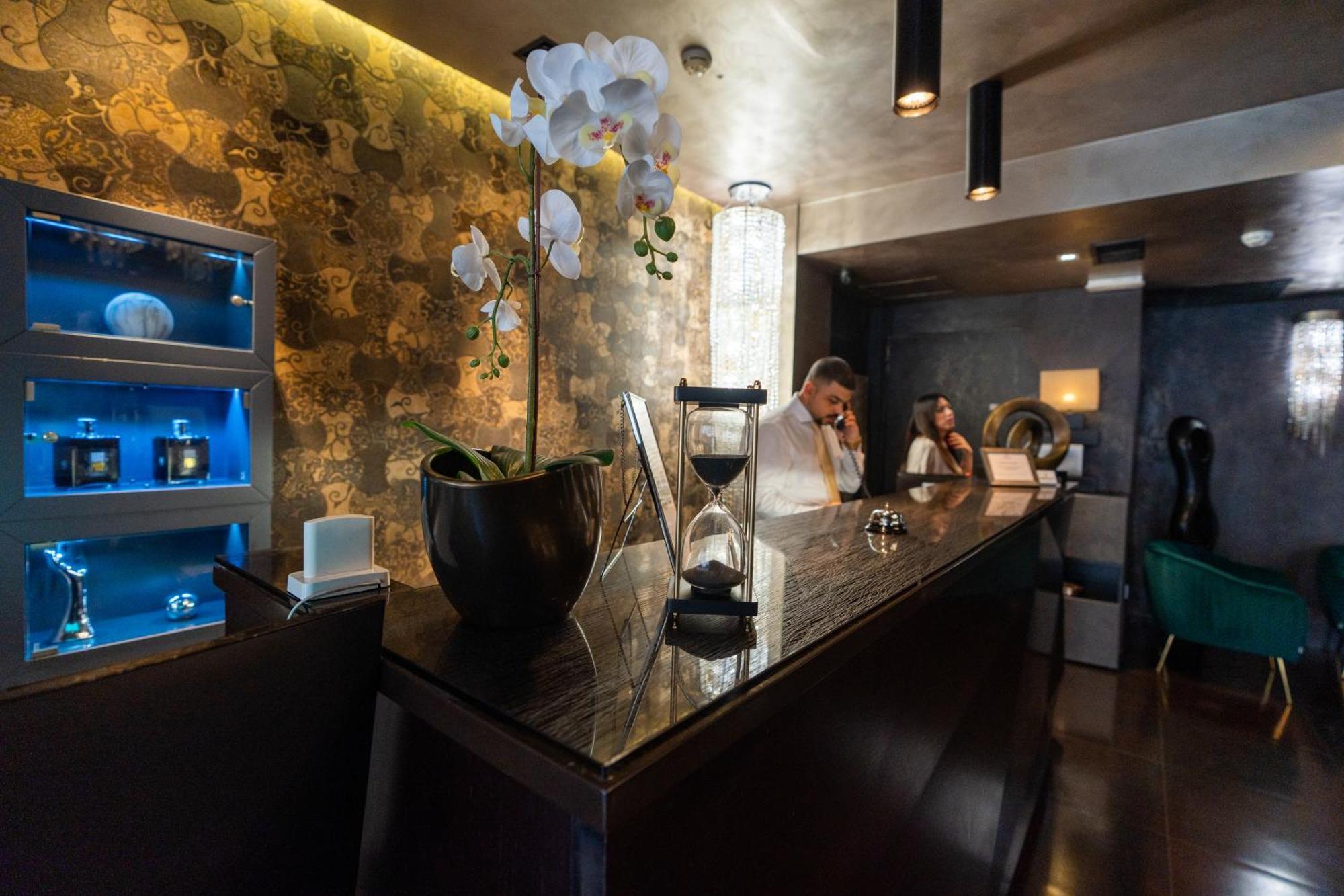 Divina Luxury Hotel 4*