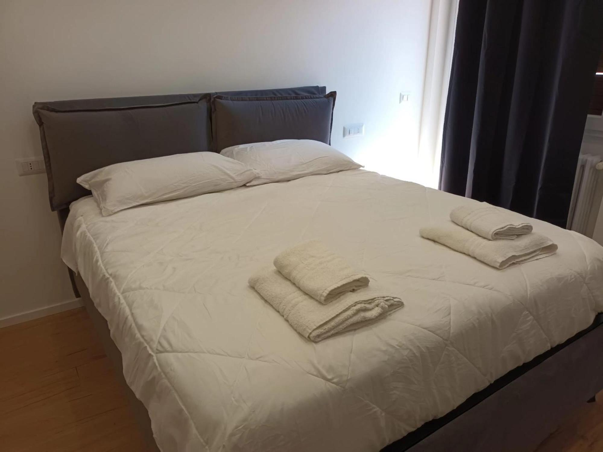 Pm 34 Viale Imperatore Guest House - 50 Mt From Metro San Paolo Appartamento *
