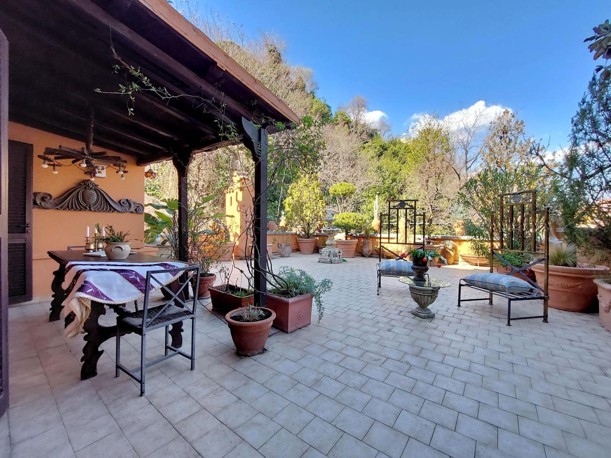 Luxury Trastevere Terrace Apartment Rome