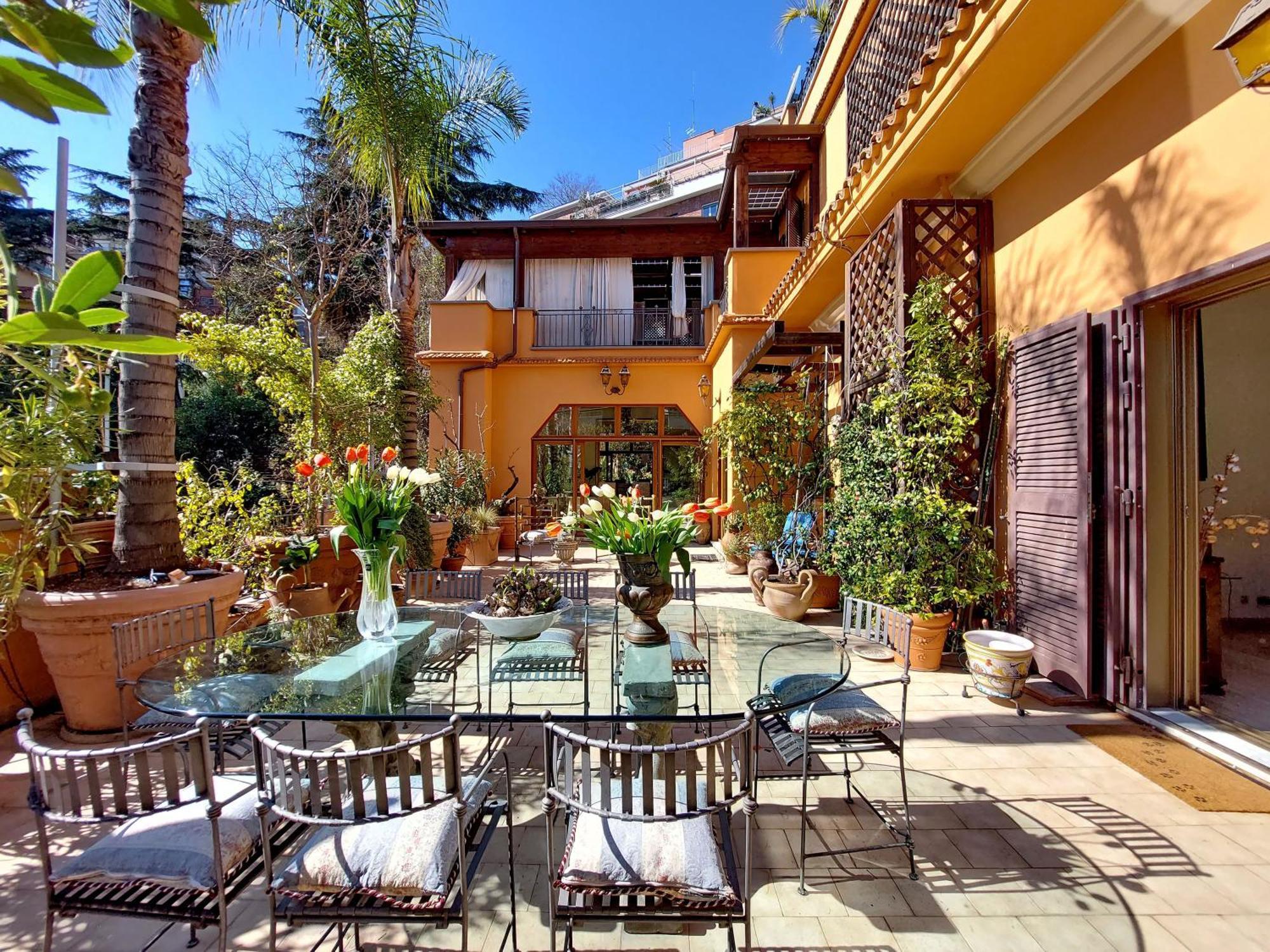 Luxury Trastevere Terrace Apartment