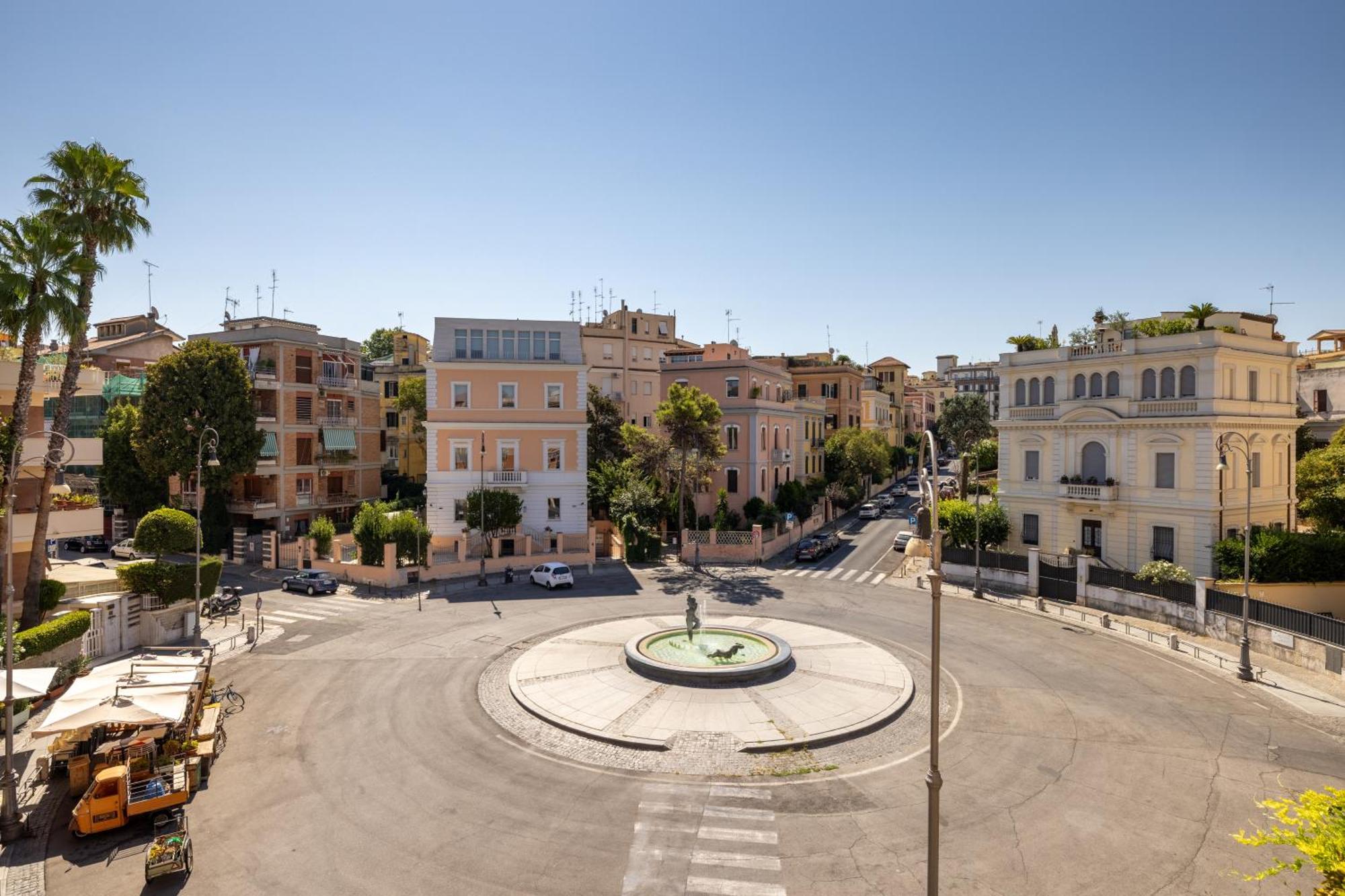 Piazza Caprera - Family * Rome