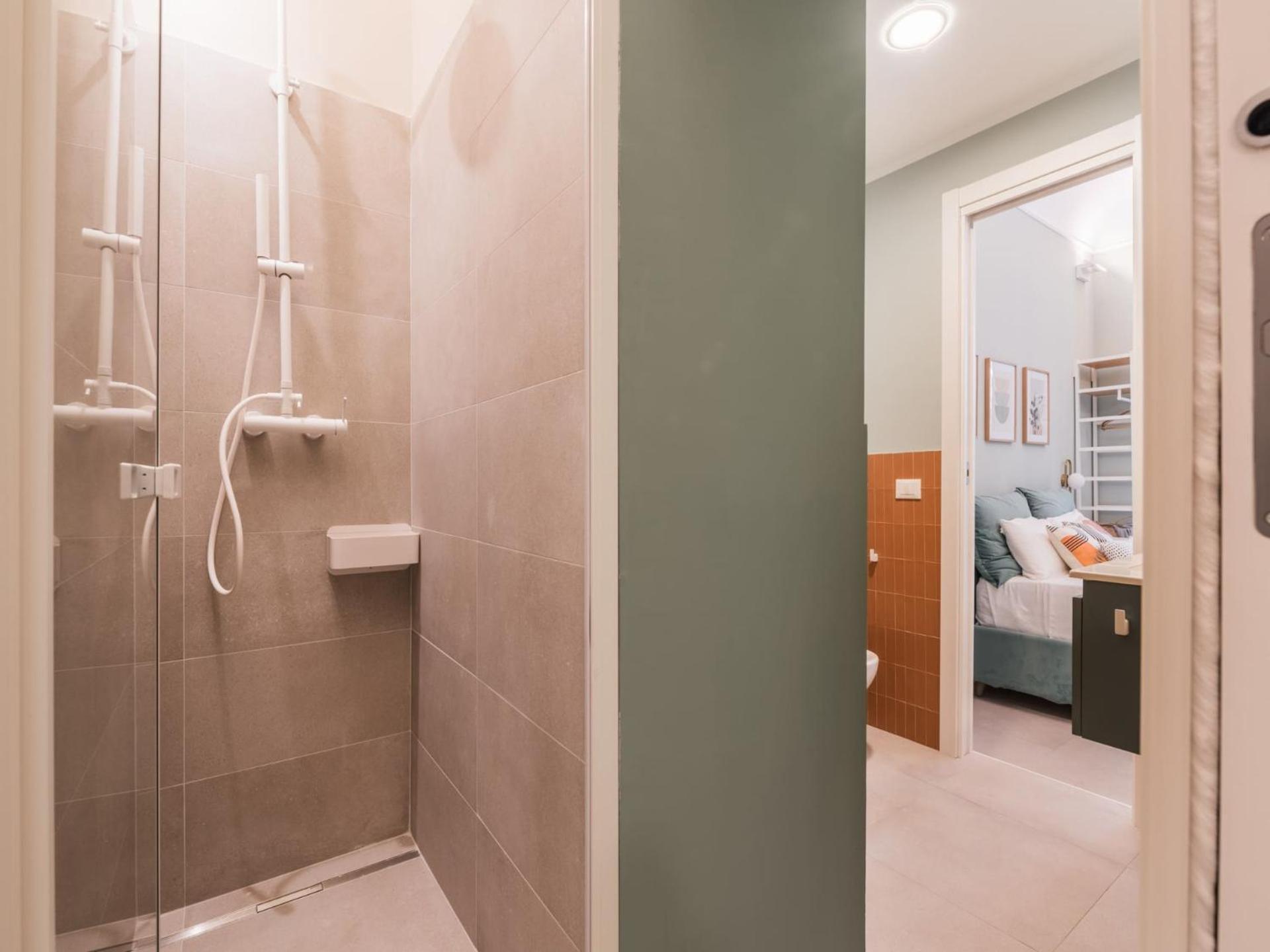 The Rent - Modern Two-bedroom In Esquilino Area Apartment Rome