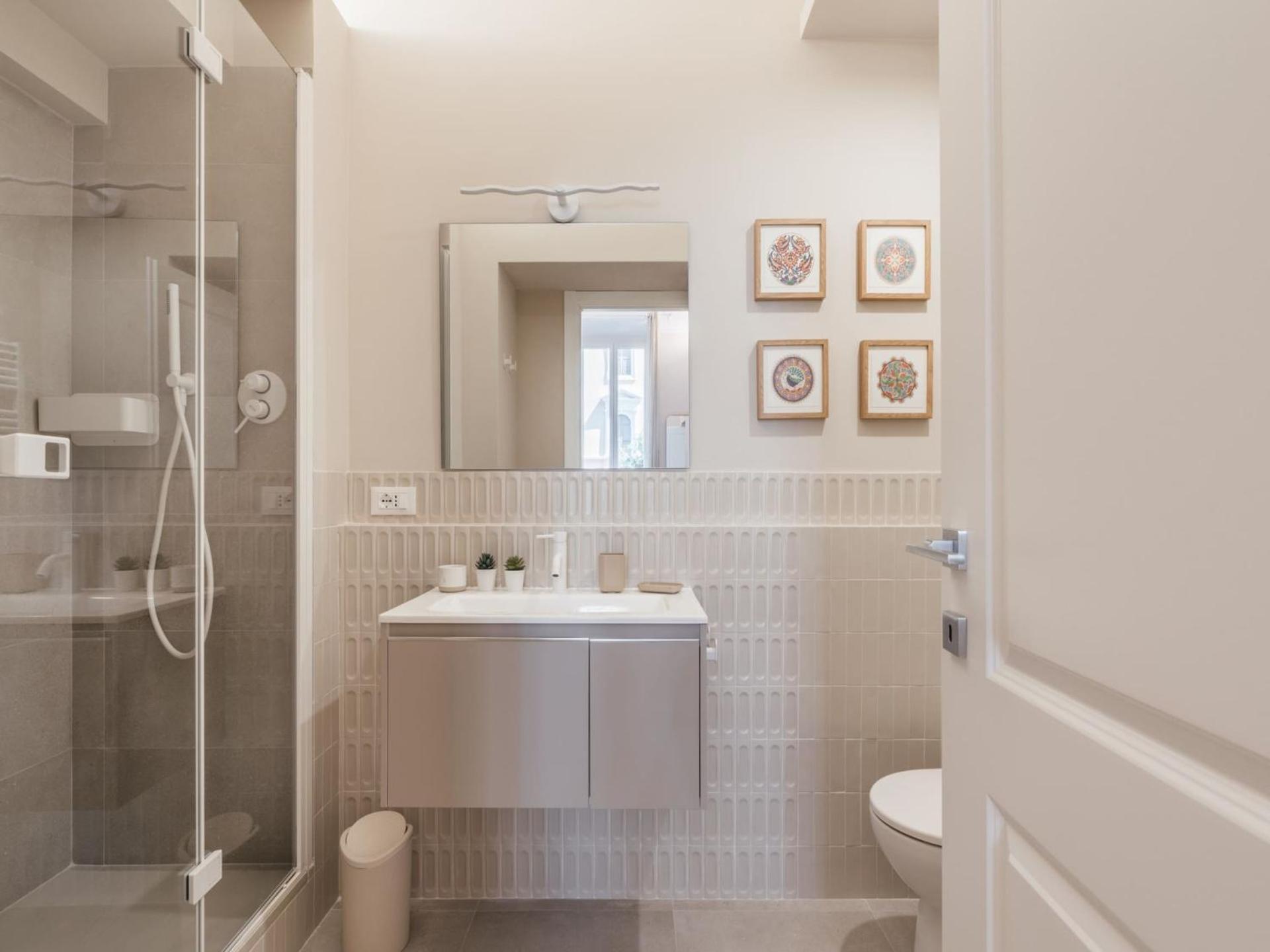The Rent - Modern Two-bedroom In Esquilino Area Rome