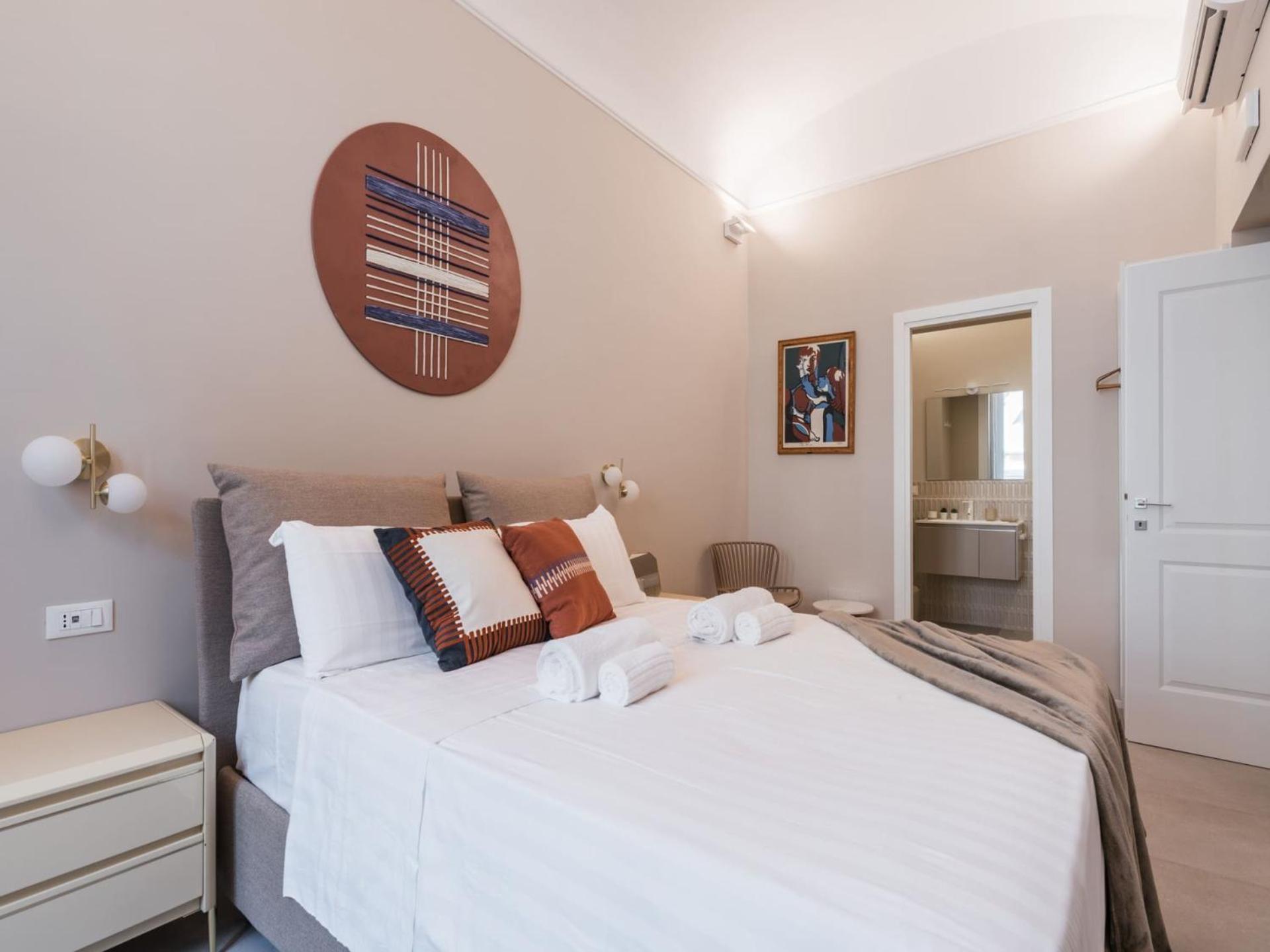 The Rent - Modern Two-bedroom In Esquilino Area Rome