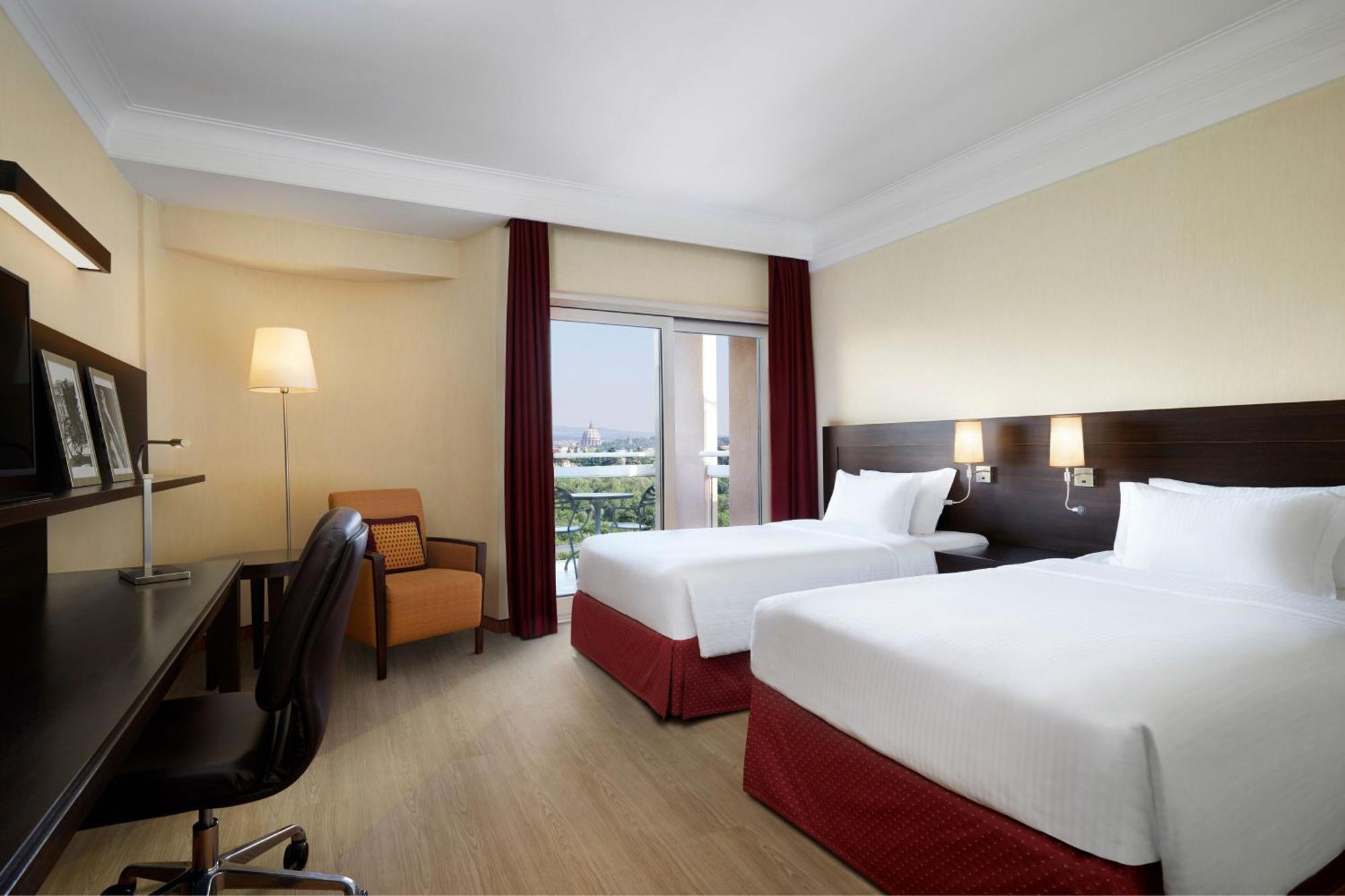 Courtyard By Marriott Park Rome