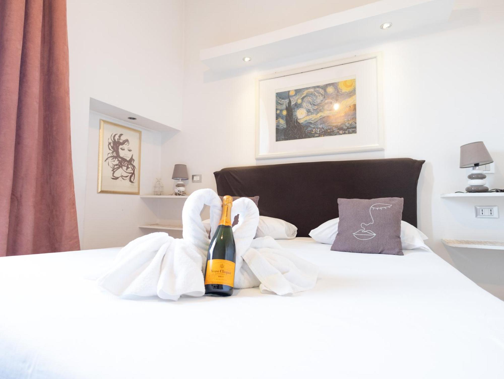 Romerooms Cola Di Rienzo Bed & Breakfast