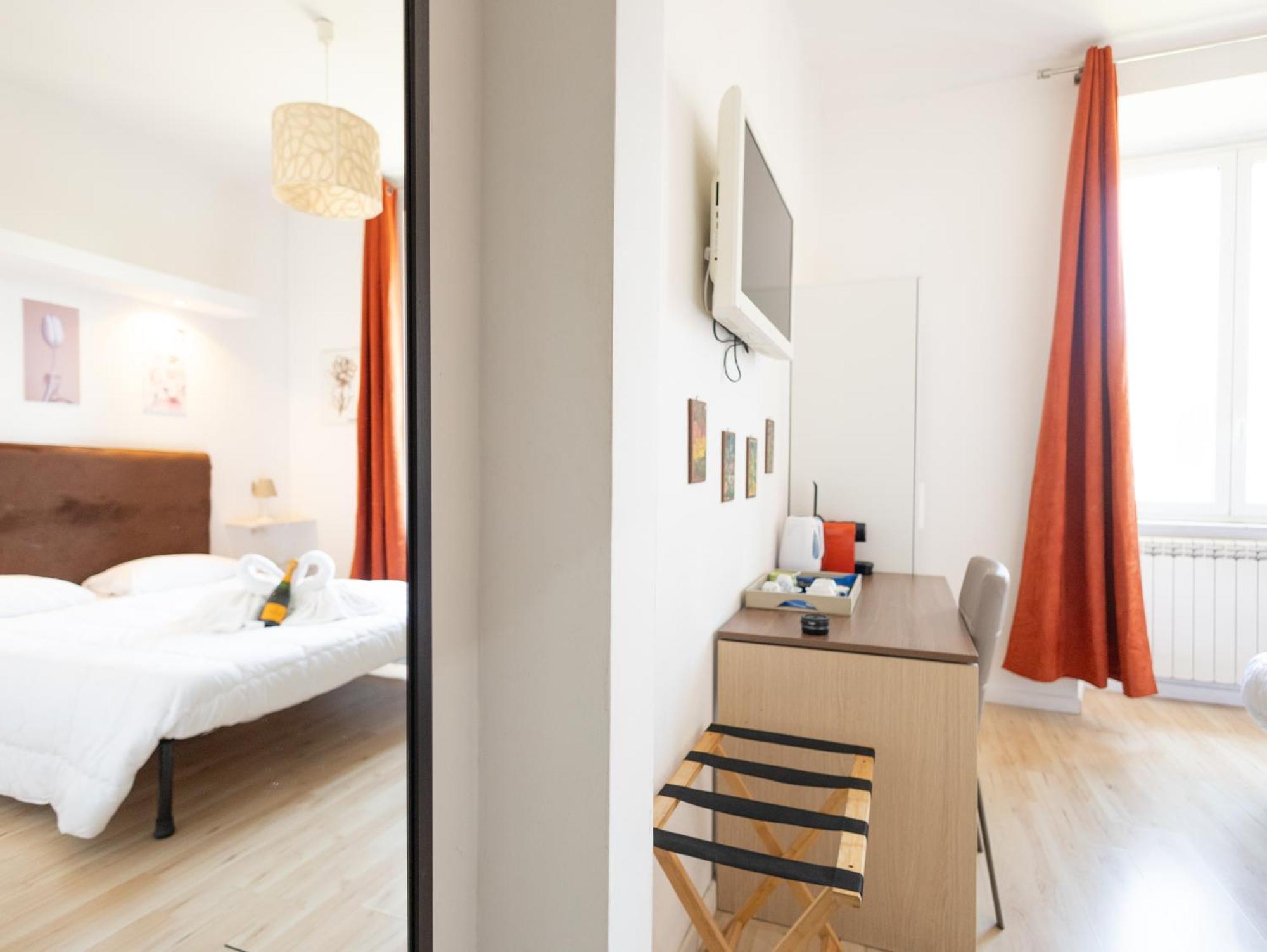 Bed & Breakfast Romerooms Cola Di Rienzo 2*